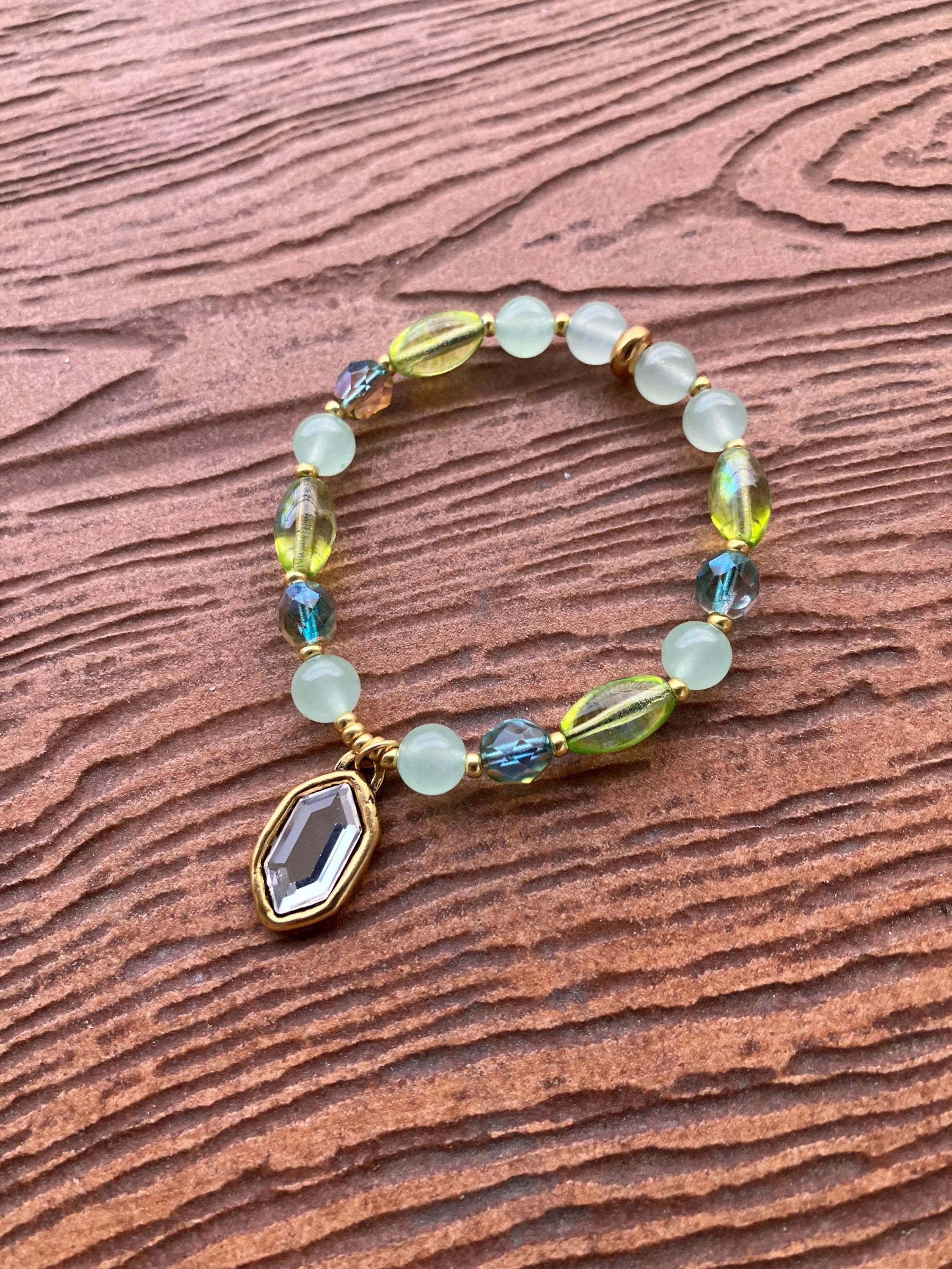 Bracelet, bracelet chic, semi précieuse, aventurine, étain massif doré, cristal Swarovski