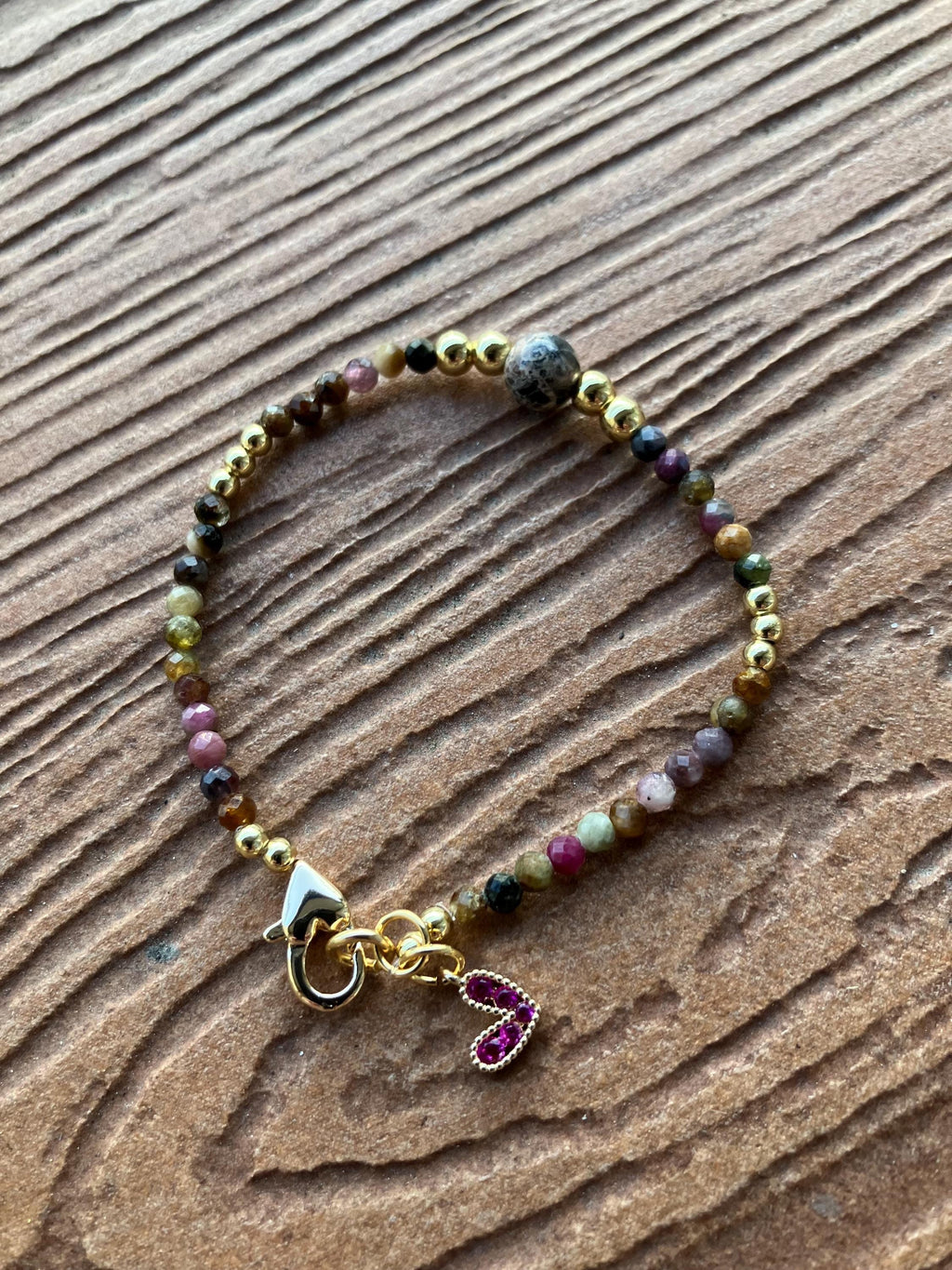 bracelet petit poignet en perles semi précieuse tourmaline et plaqué or 18k 3/5 microns