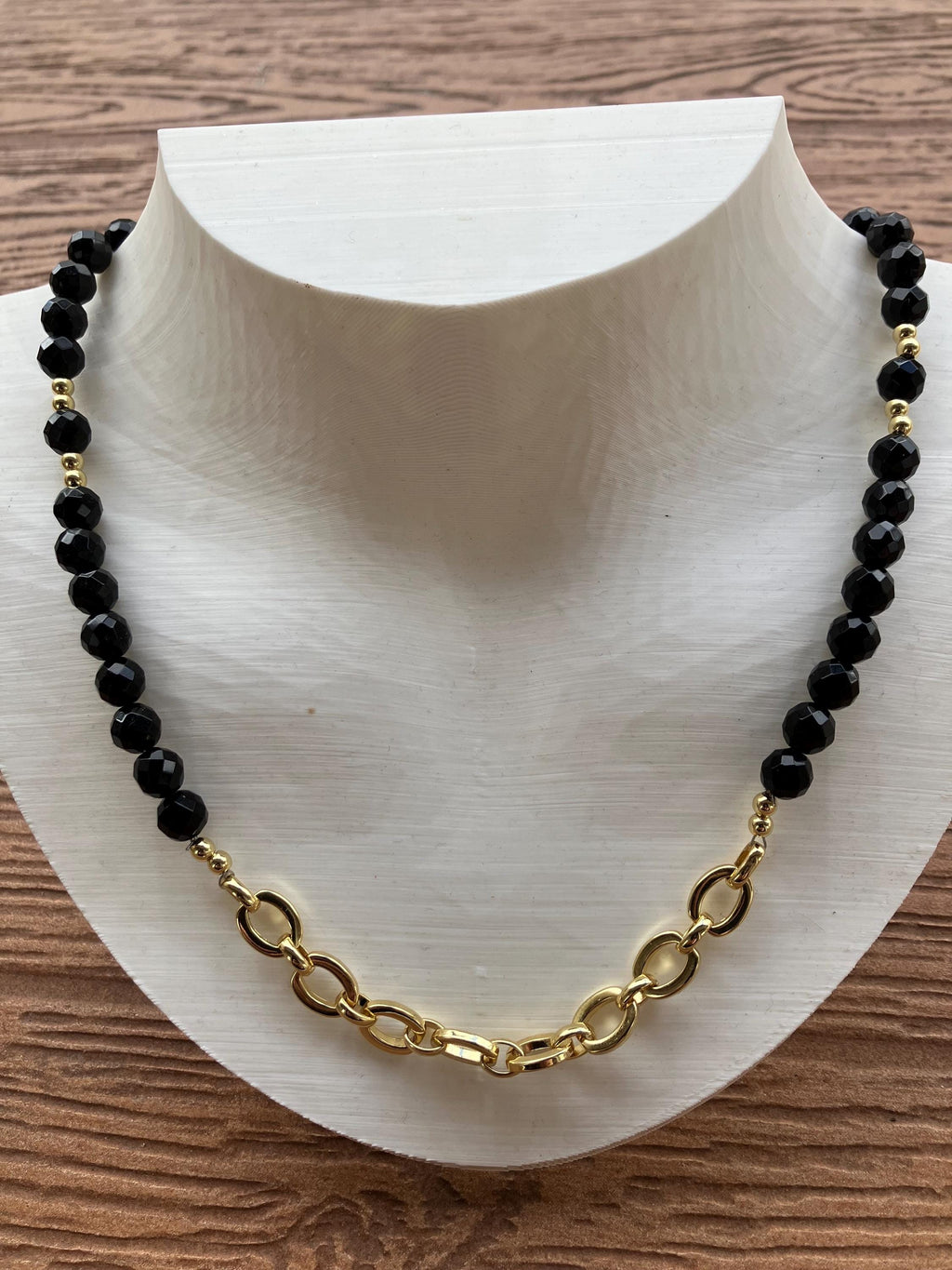 collier original bi matière plaqué or et semi précieuse onyx noir facette