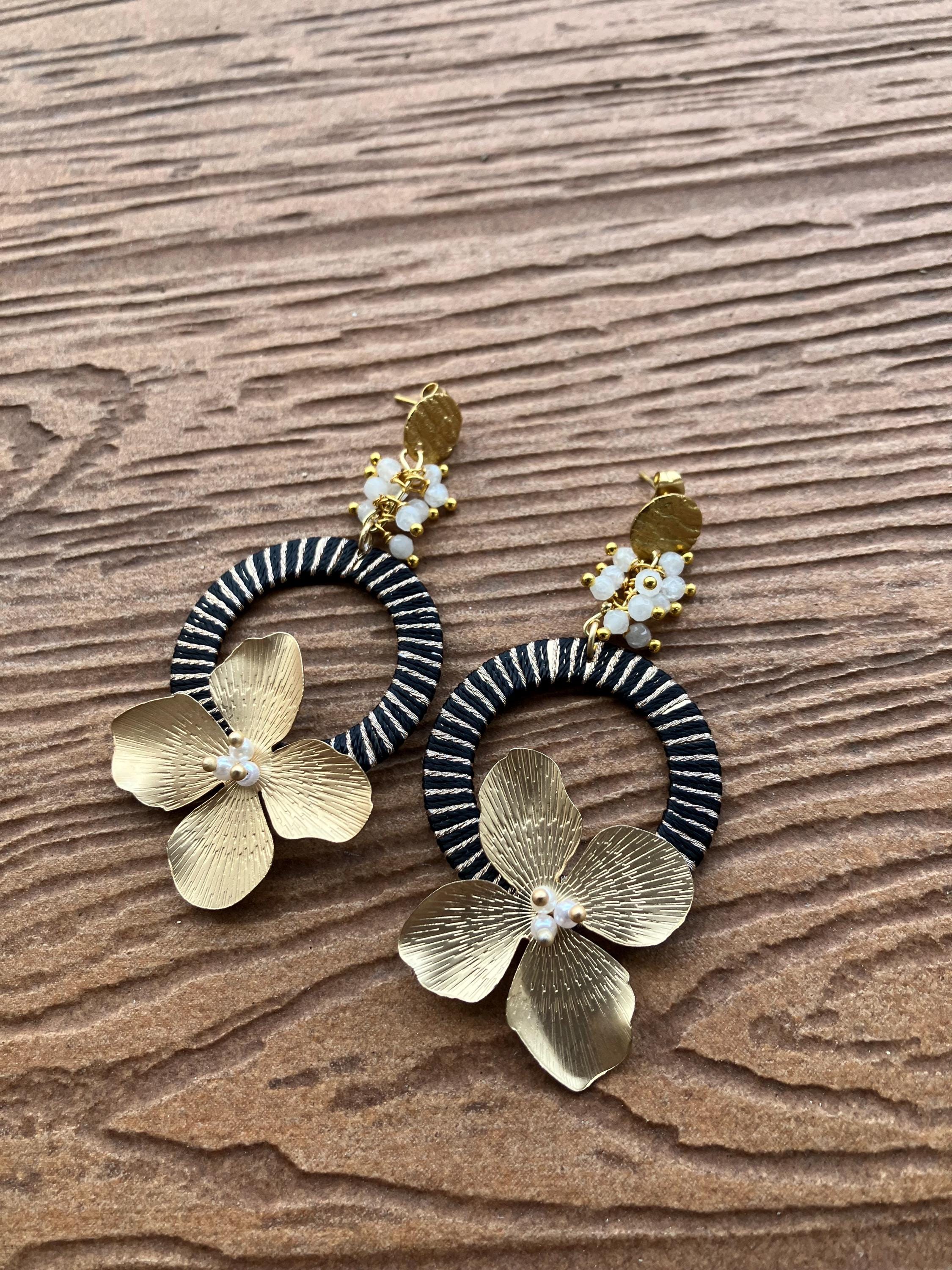 longues boucles originales en acier inoxydable et semi précieuse jade blanc facettée