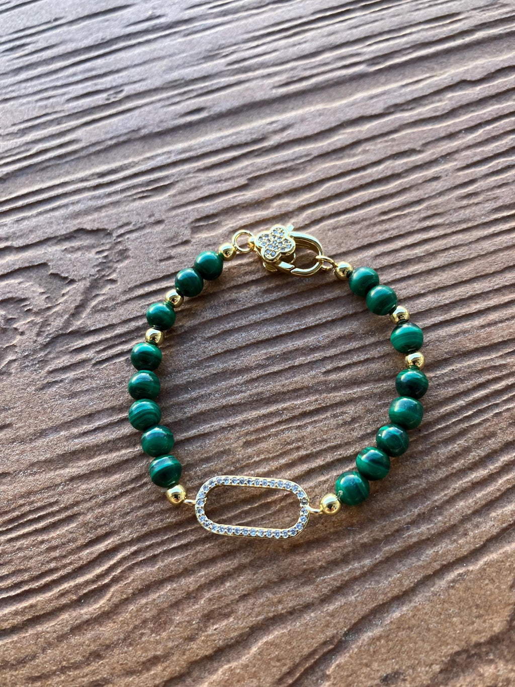 Bracelet chic en pierres semi précieuse malachite et plaqué or