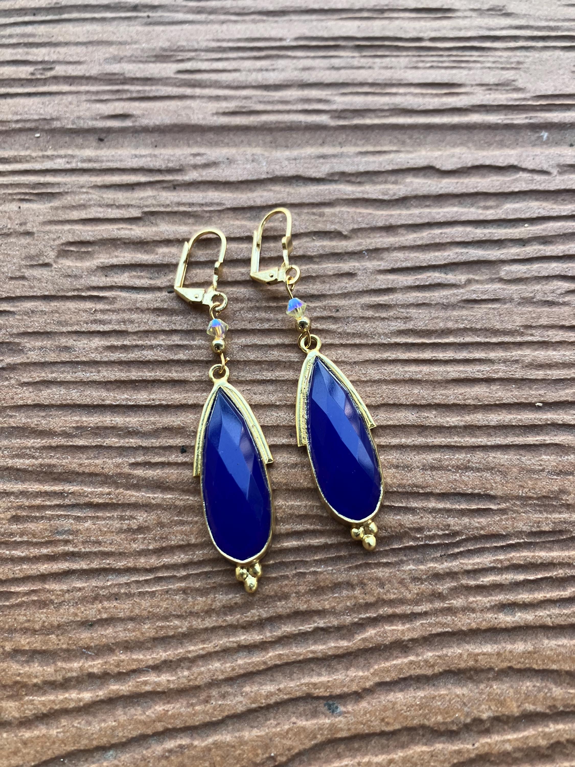 Boucles goutte en plaqué or 24 k et semi précieuse Aqua calcédoine bleu roi facettées