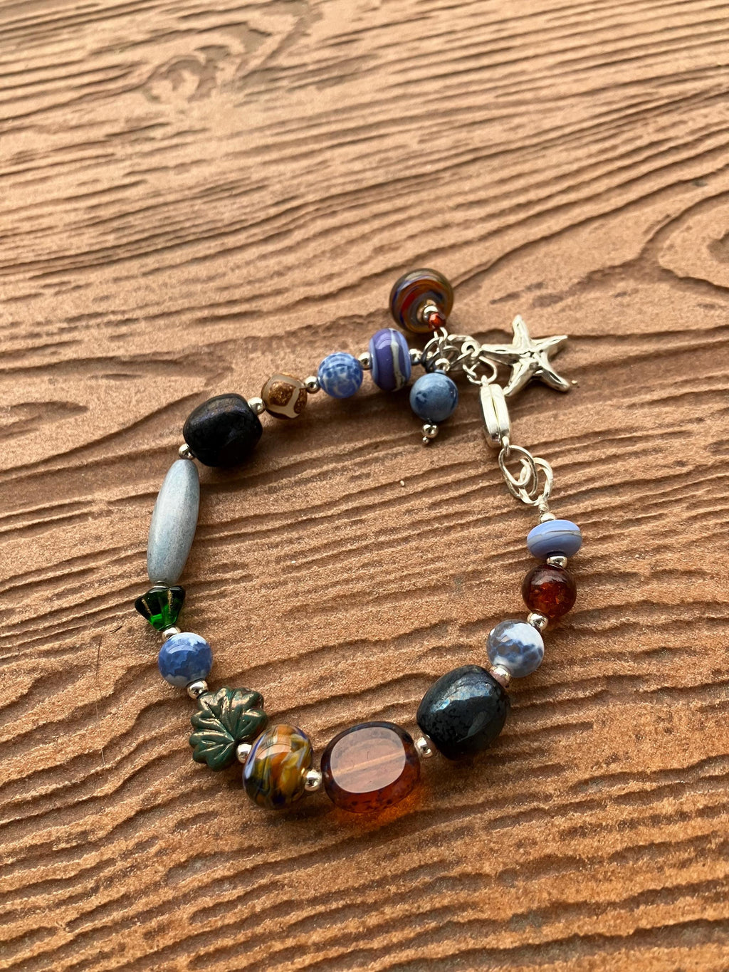 Bracelet, bracelet été, bleu, orange, semi precieuse, agate feu, agate tibétaine, verre filé d art