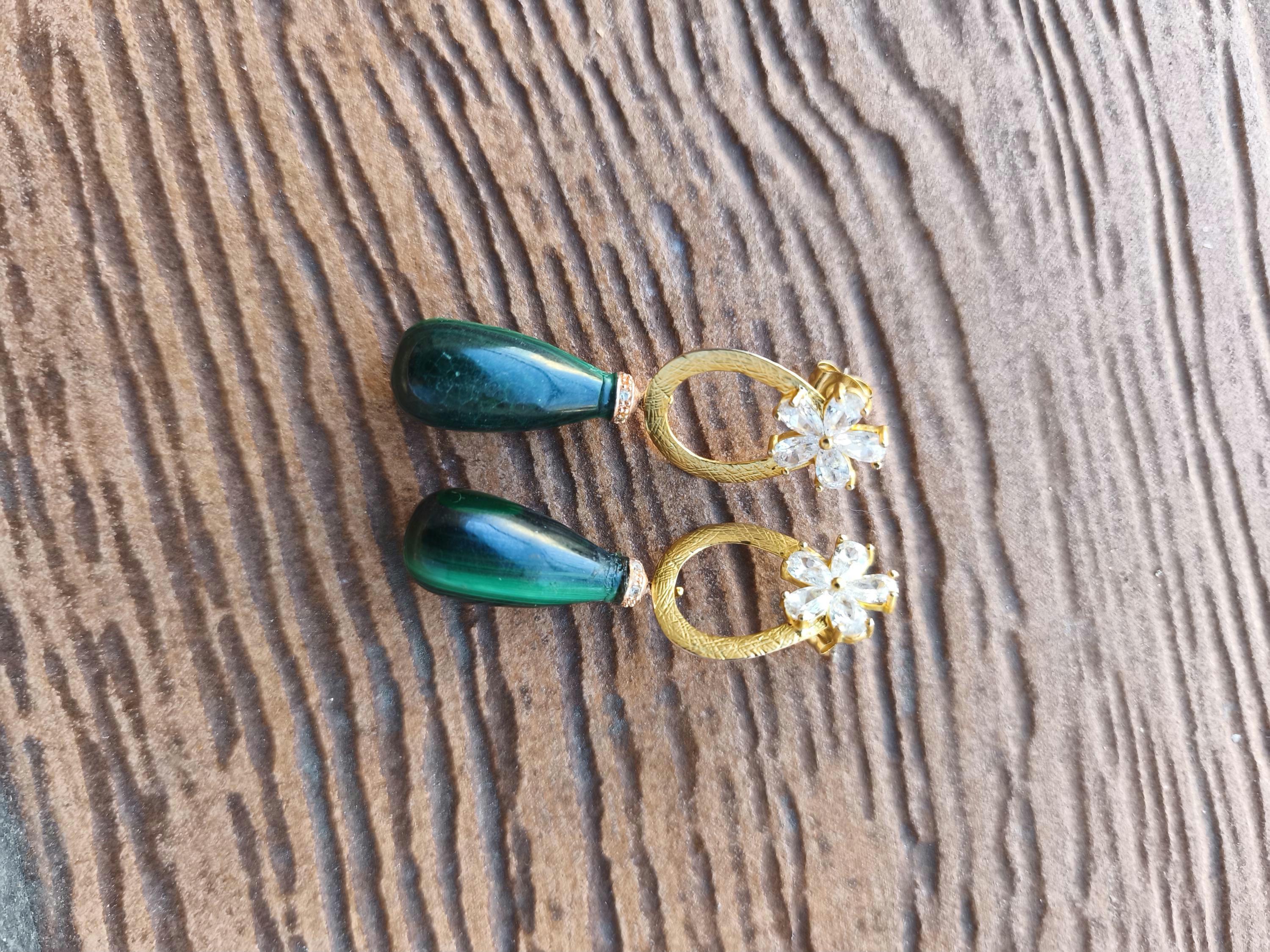 boucles semi précieuses en malachite et plaque or