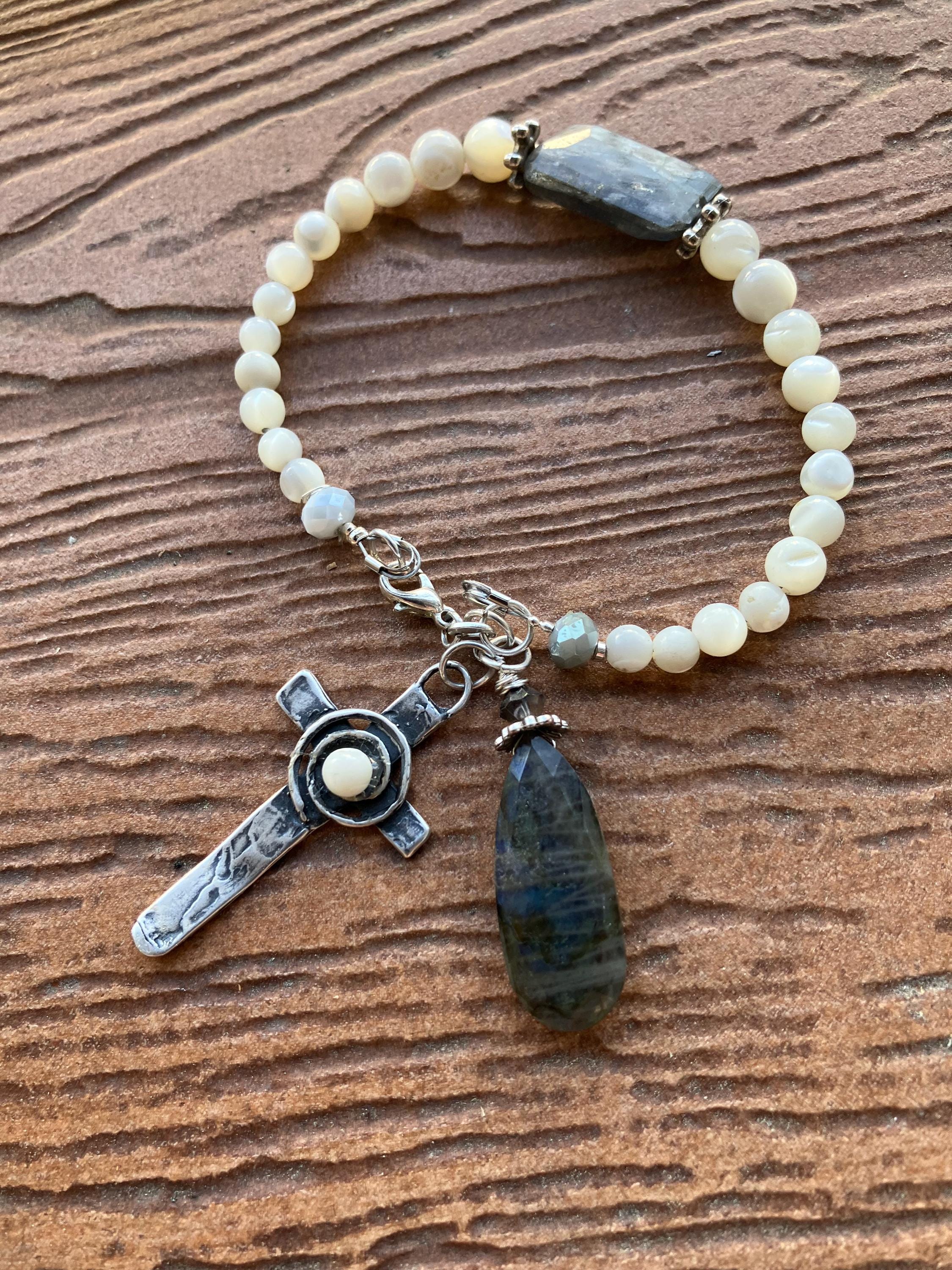 Bracelet, Bracelet chic minimaliste, semi precieuses, bracelet nacre naturelle, labradorite, bracelet chic, fête des meres