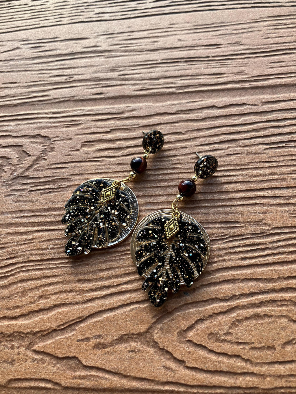 boucles ethniques chic en acétate, laiton massif, métal doré, plaqué or et semi précieuse œil de tigre