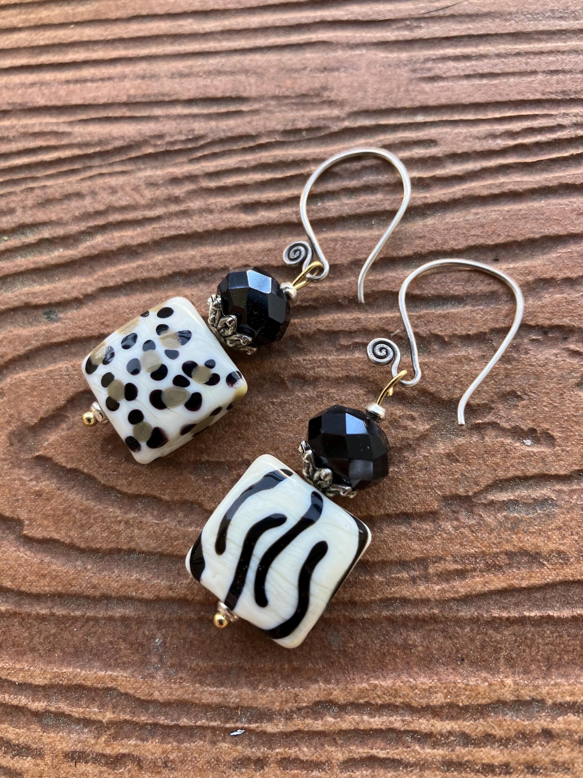 boucles dépareillées en verre filé vintage