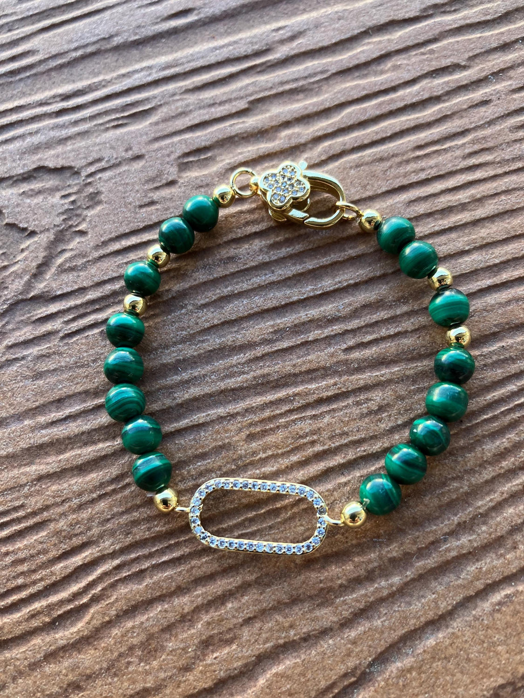 Bracelet chic en pierres semi précieuse malachite et plaqué or