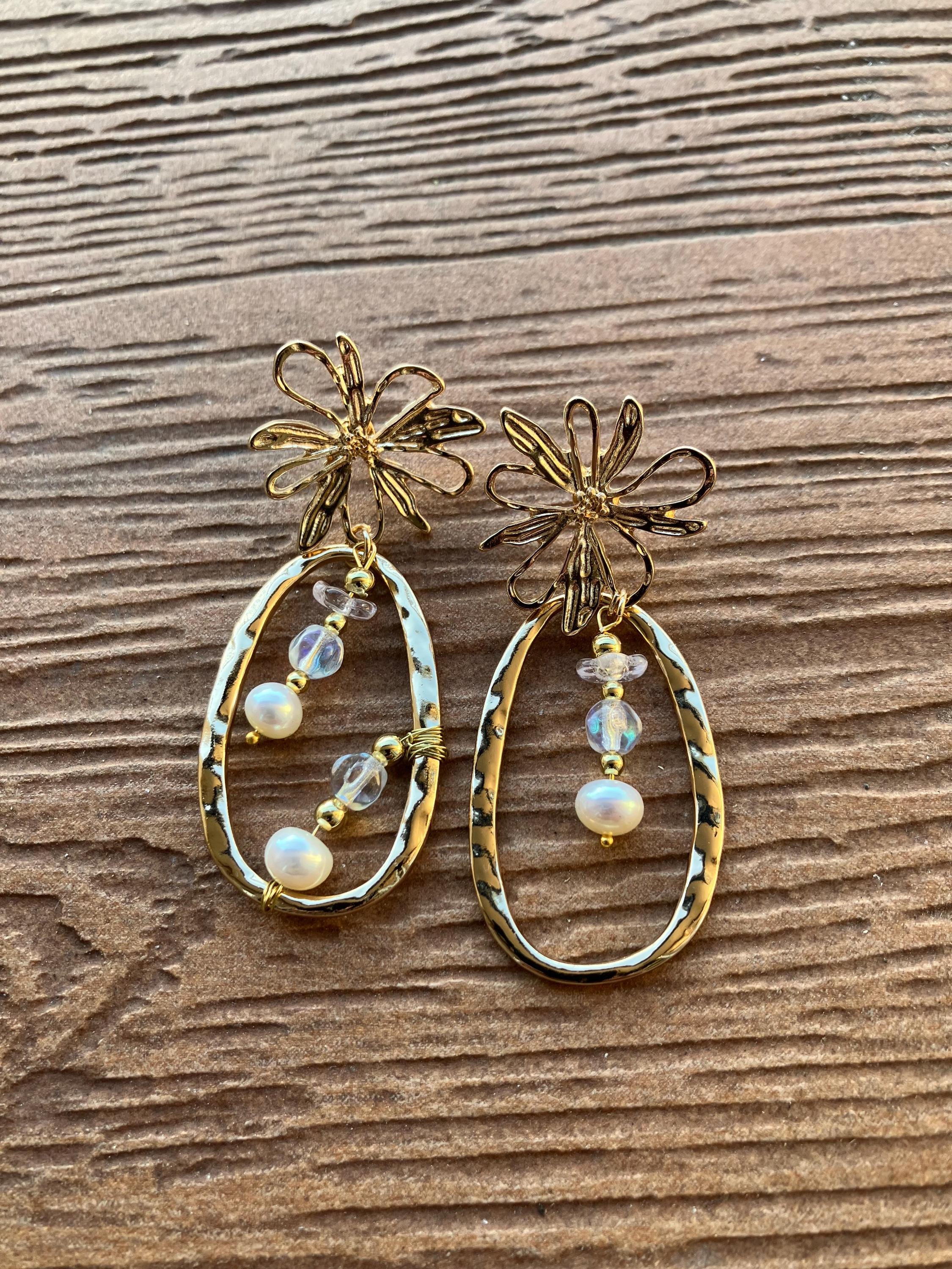 boucles dépareillées originales en zamac, perles de culture et verre tchèque