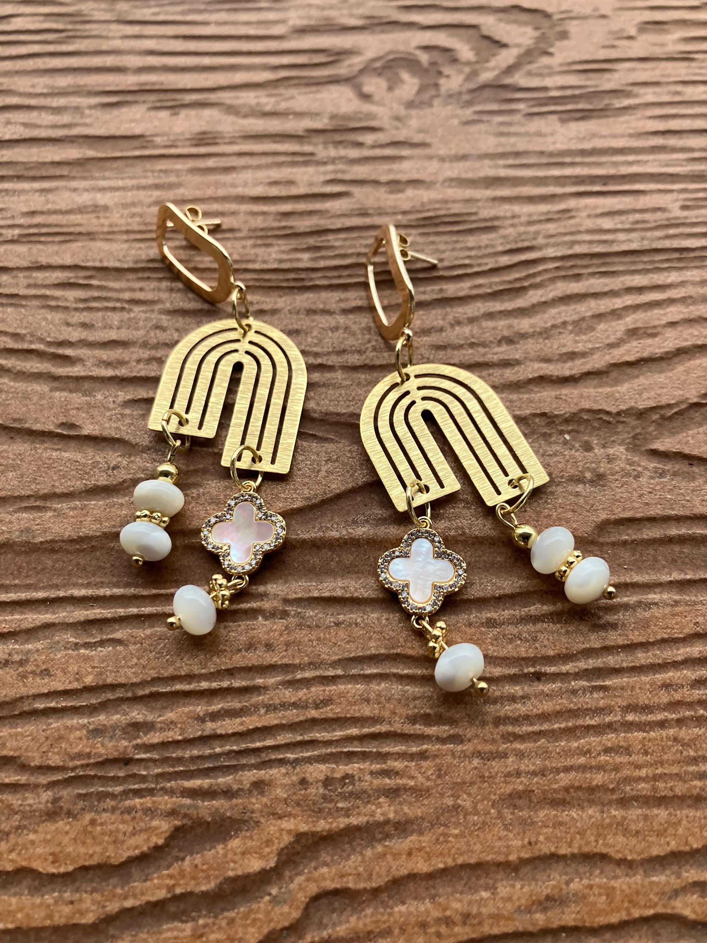 Collection fêtes - Boucles modernes chic en plaqué or, nacre et coquillage naturel