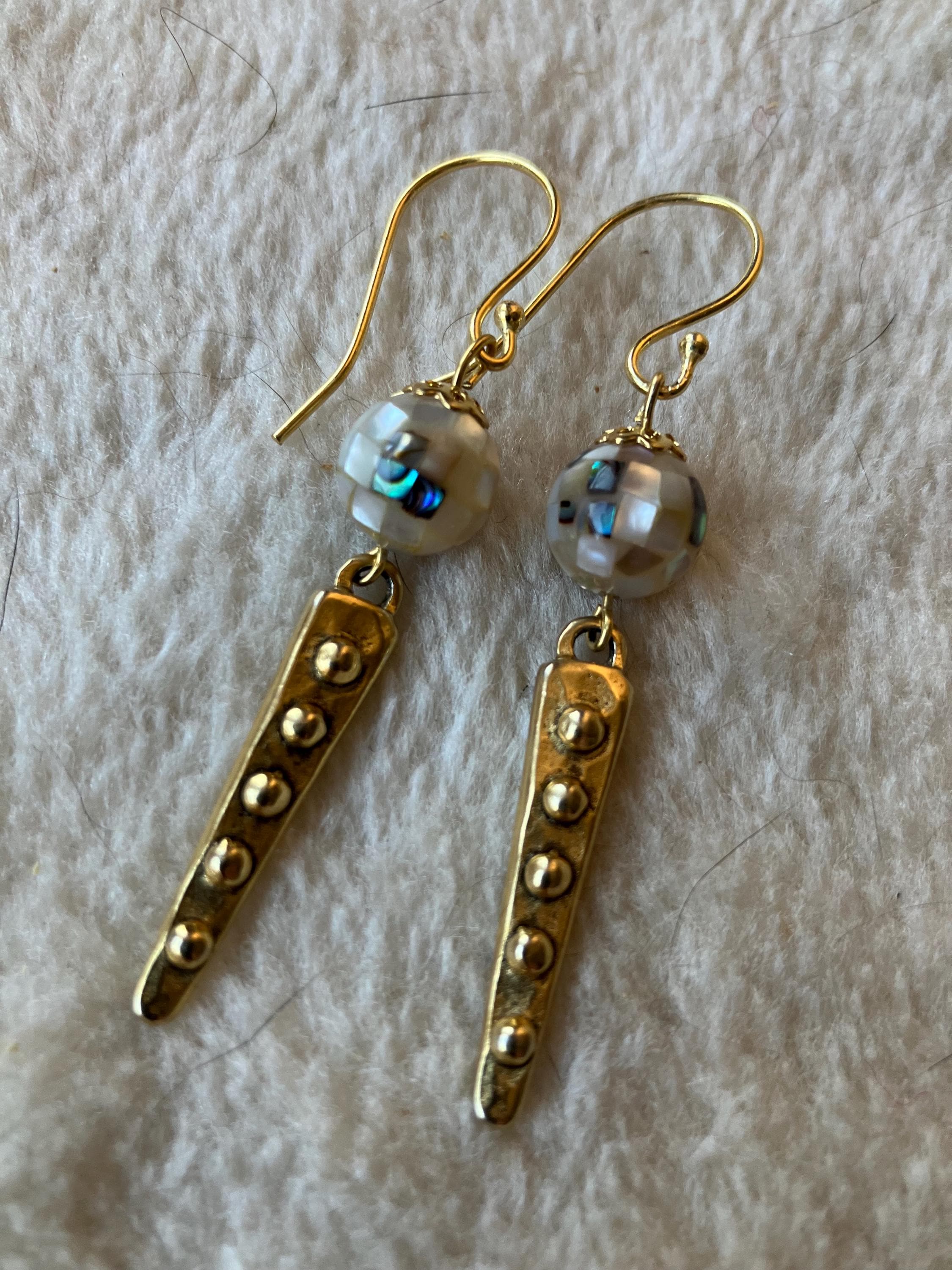 Boucles, boucles modernes, étain massif doré, coquille d ormeau, grade AA