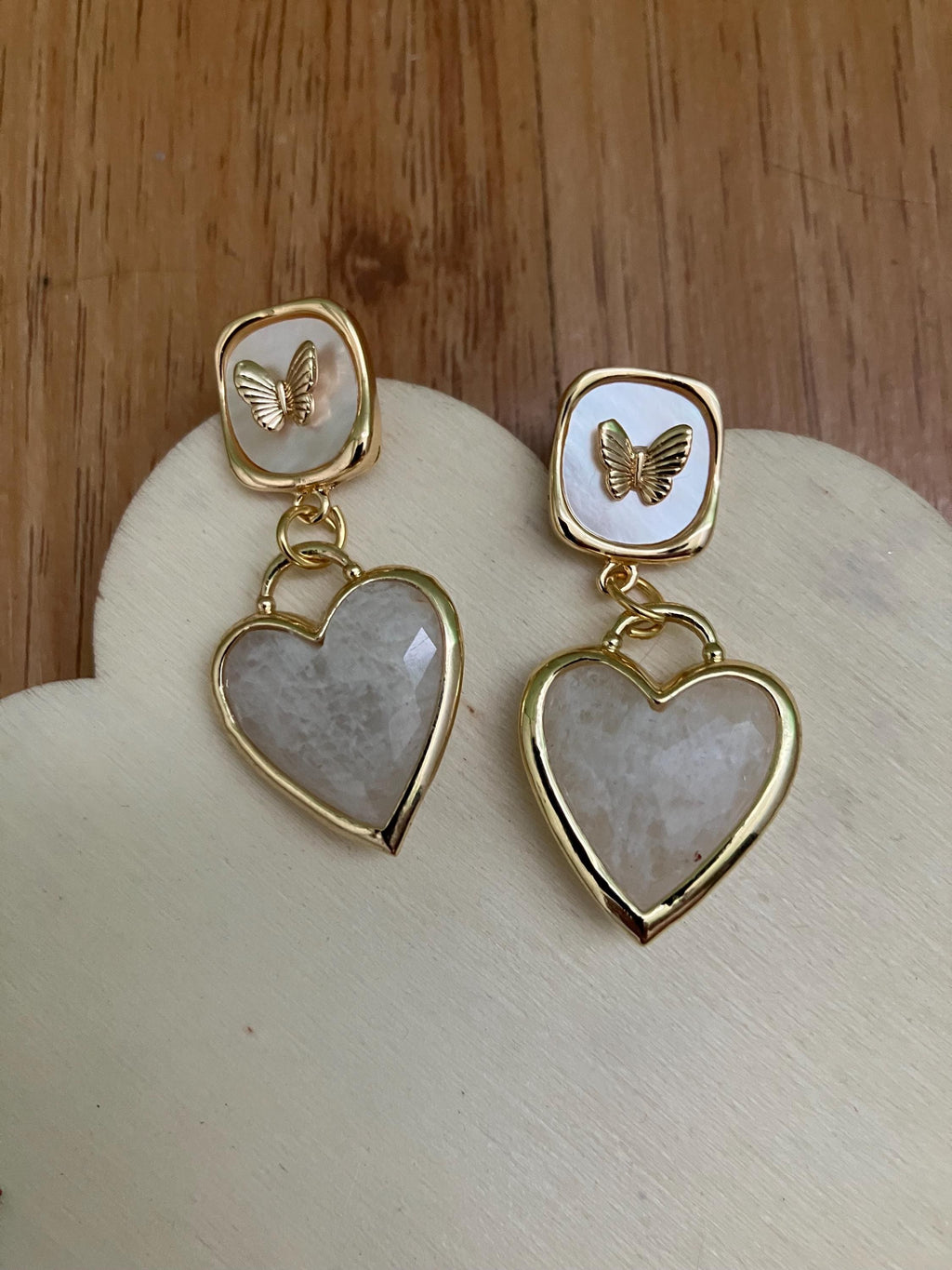 Boucles, boucles cœur, papillon, semi précieuse, pierre de lune, plaqué or 14k