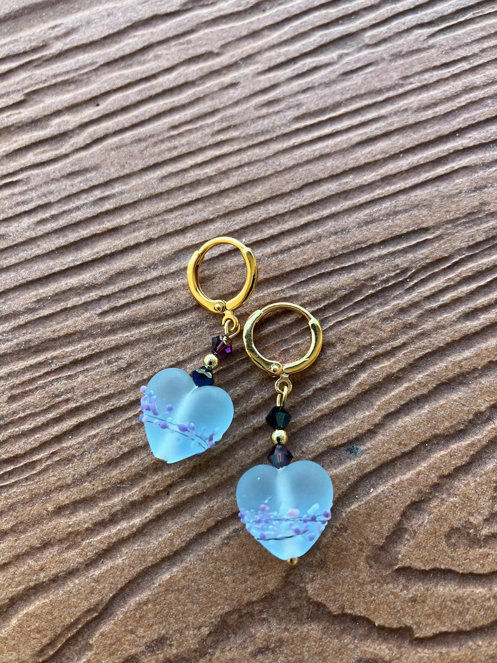 boucles dormeuses en verre filé d art, cristal Swarovski et plaqué or 24 carats 3 microns