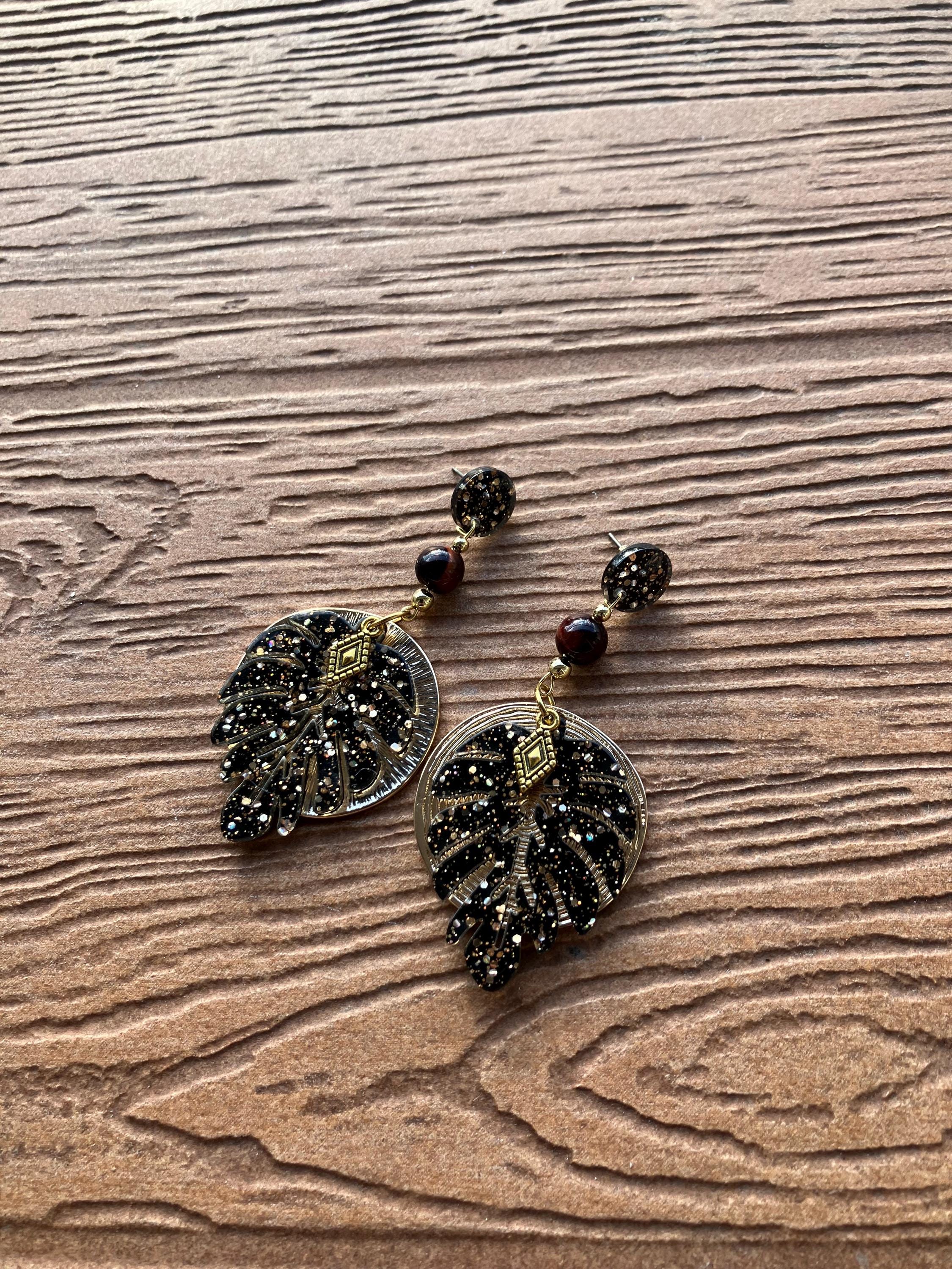 boucles ethniques chic en acétate, laiton massif, métal doré, plaqué or et semi précieuse œil de tigre