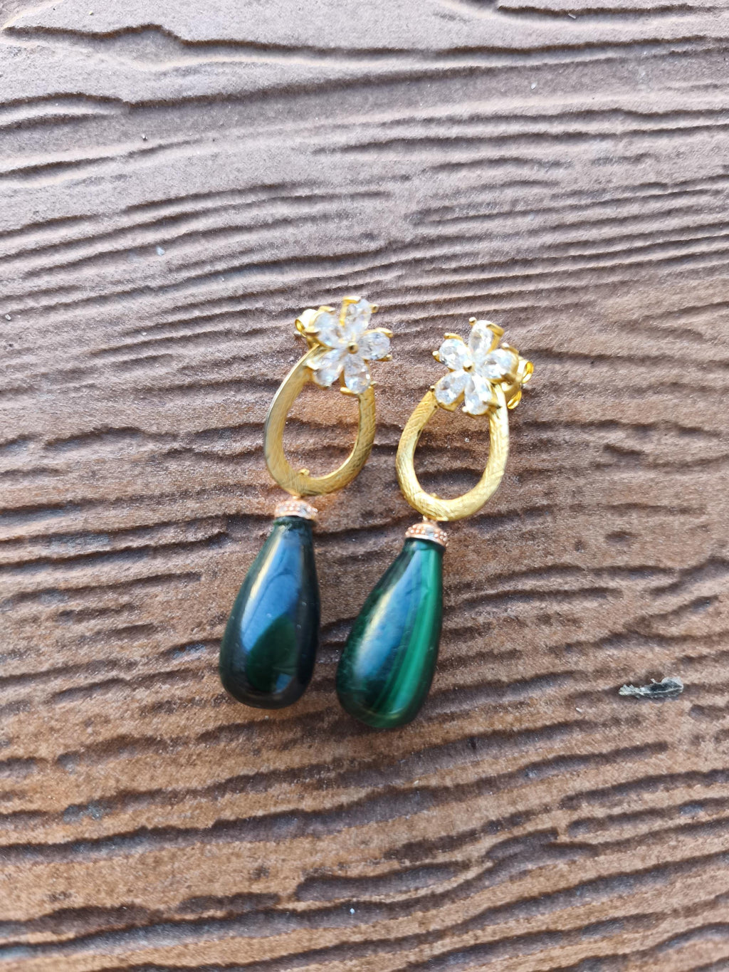 boucles semi précieuses en malachite et plaque or