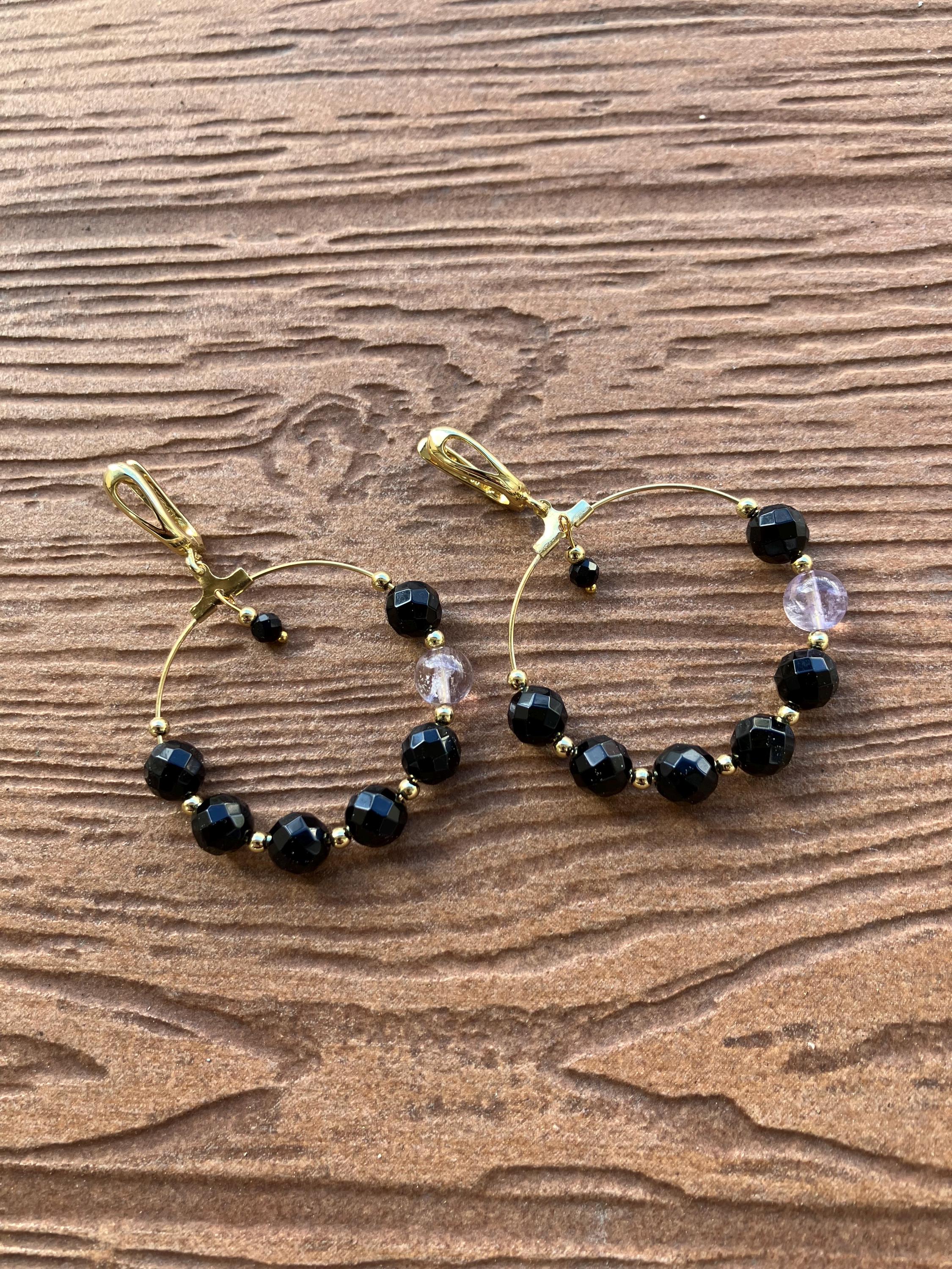 créoles modernes semi précieuse onyx noir facette, ametrine et plaqué or