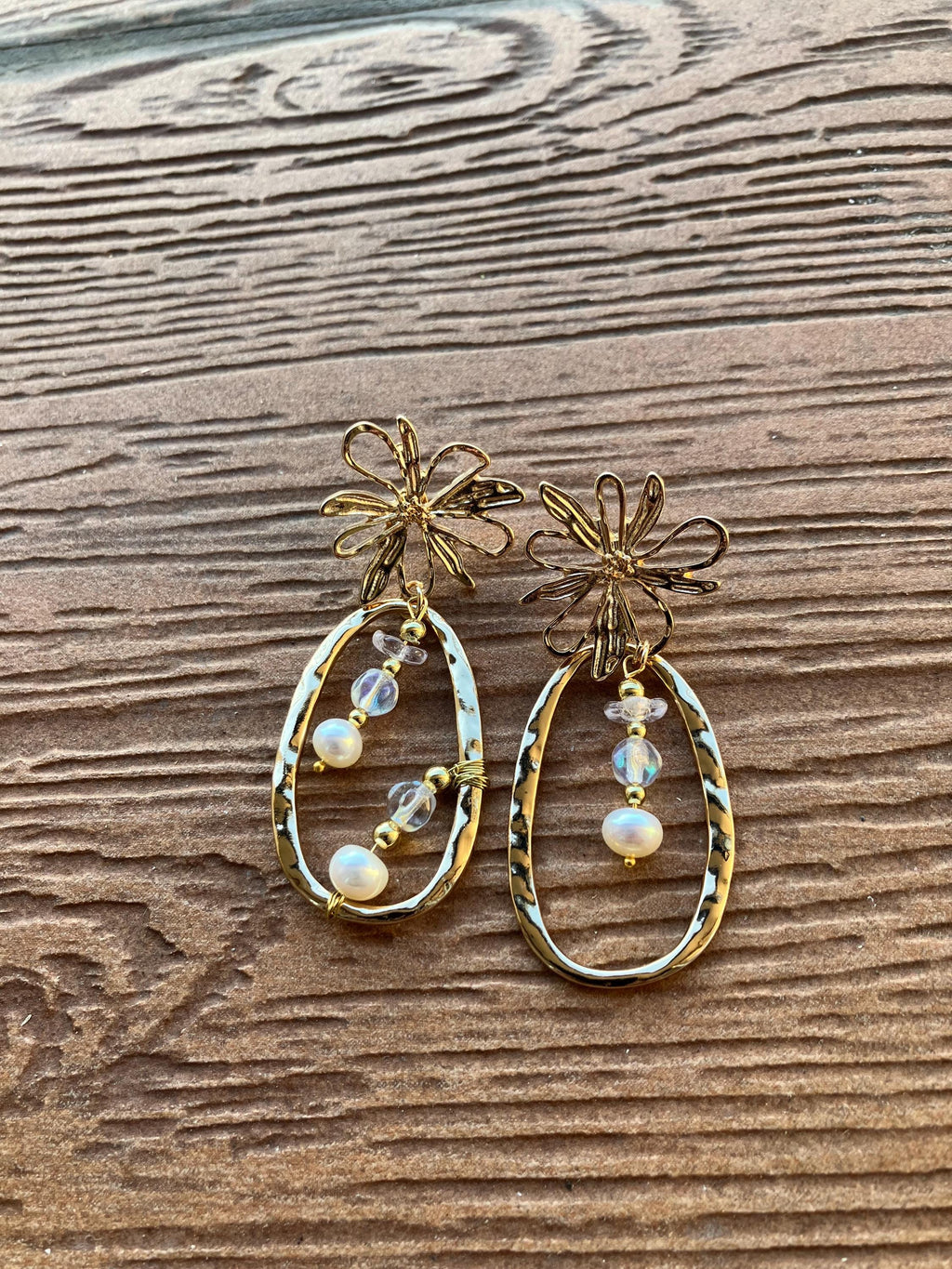 boucles dépareillées originales en zamac, perles de culture et verre tchèque