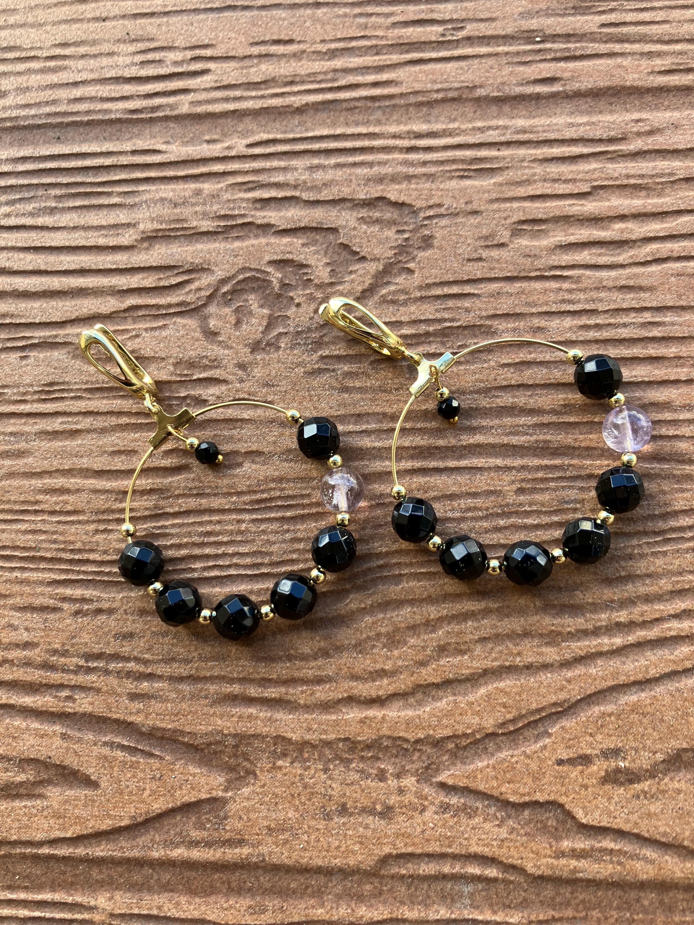 créoles modernes semi précieuse onyx noir facette, ametrine et plaqué or