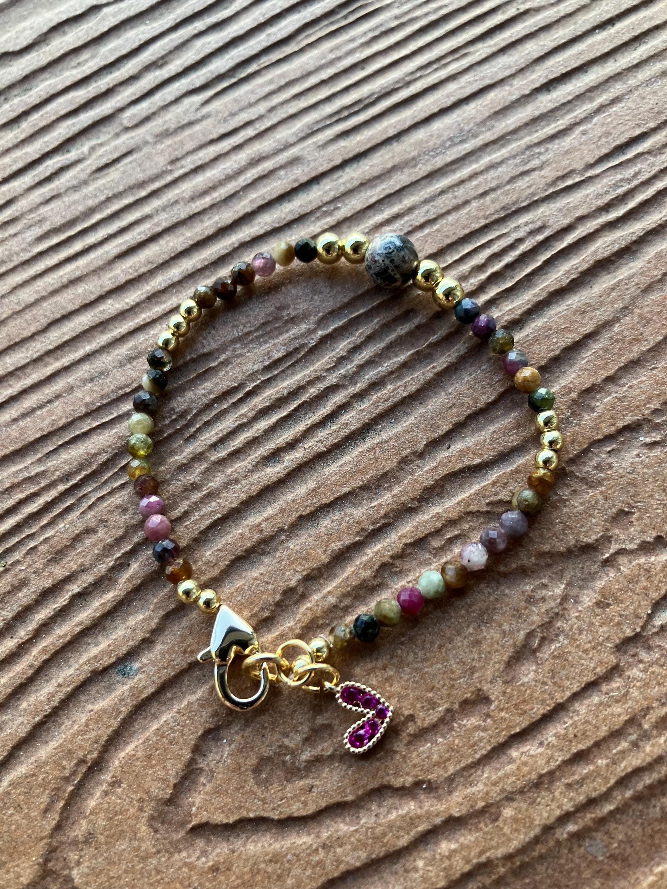 bracelet petit poignet en perles semi précieuse tourmaline et plaqué or 18k 3/5 microns