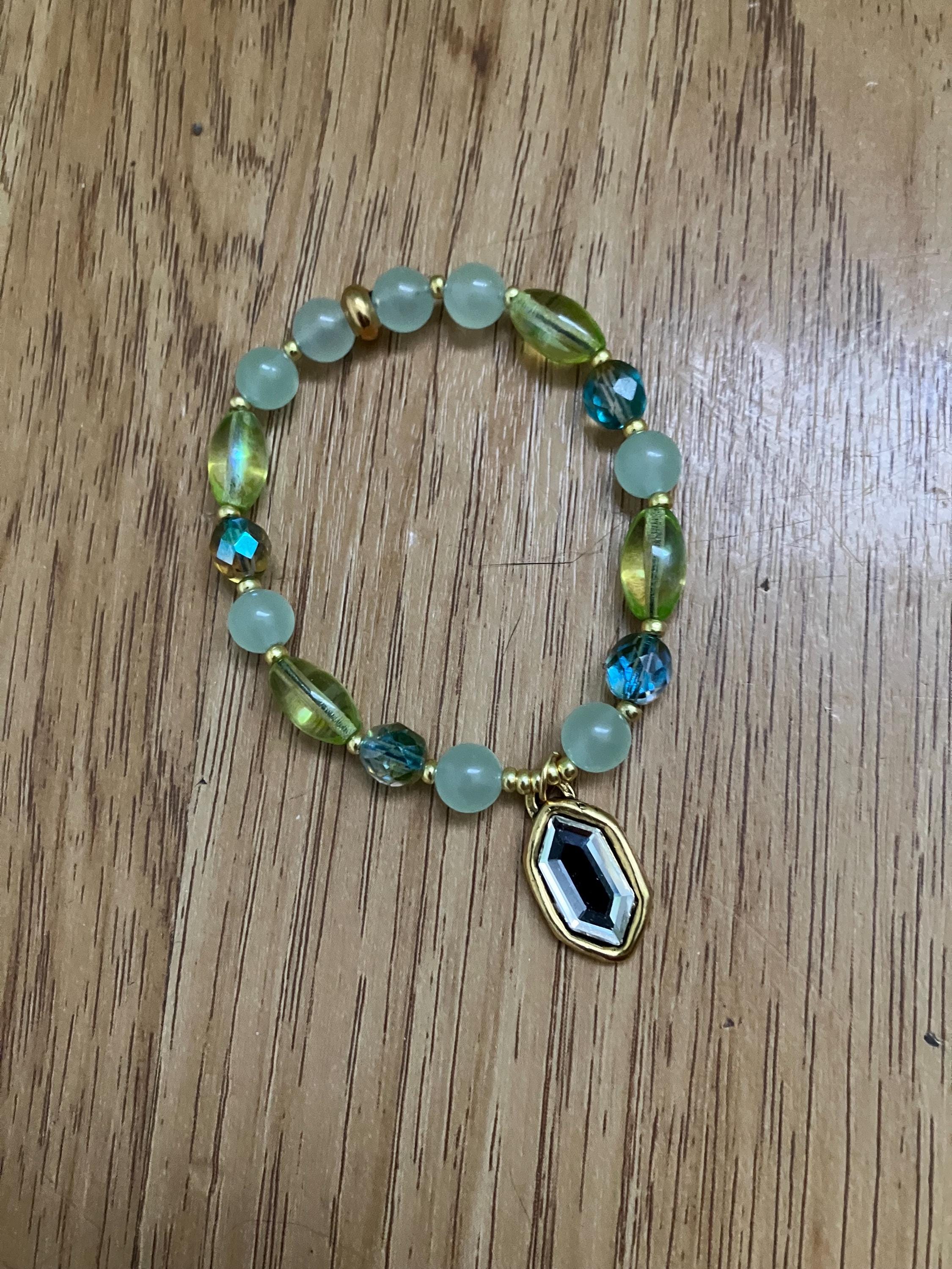Bracelet, bracelet chic, semi précieuse, aventurine, étain massif doré, cristal Swarovski