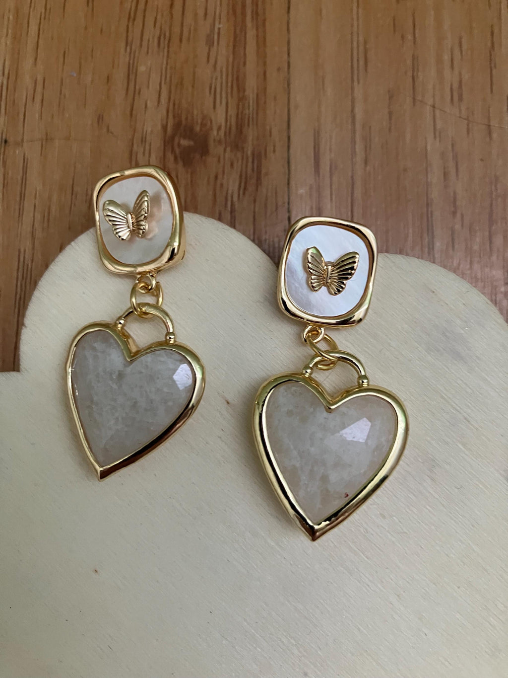 Boucles, boucles cœur, papillon, semi précieuse, pierre de lune, plaqué or 14k