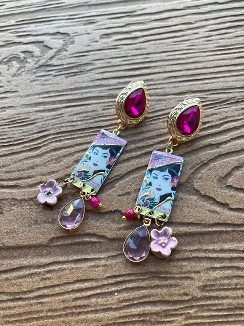 Boucles d oreille japonaises,  en laiton émaillé d art peint, nacre naturelle, quartz et céramique