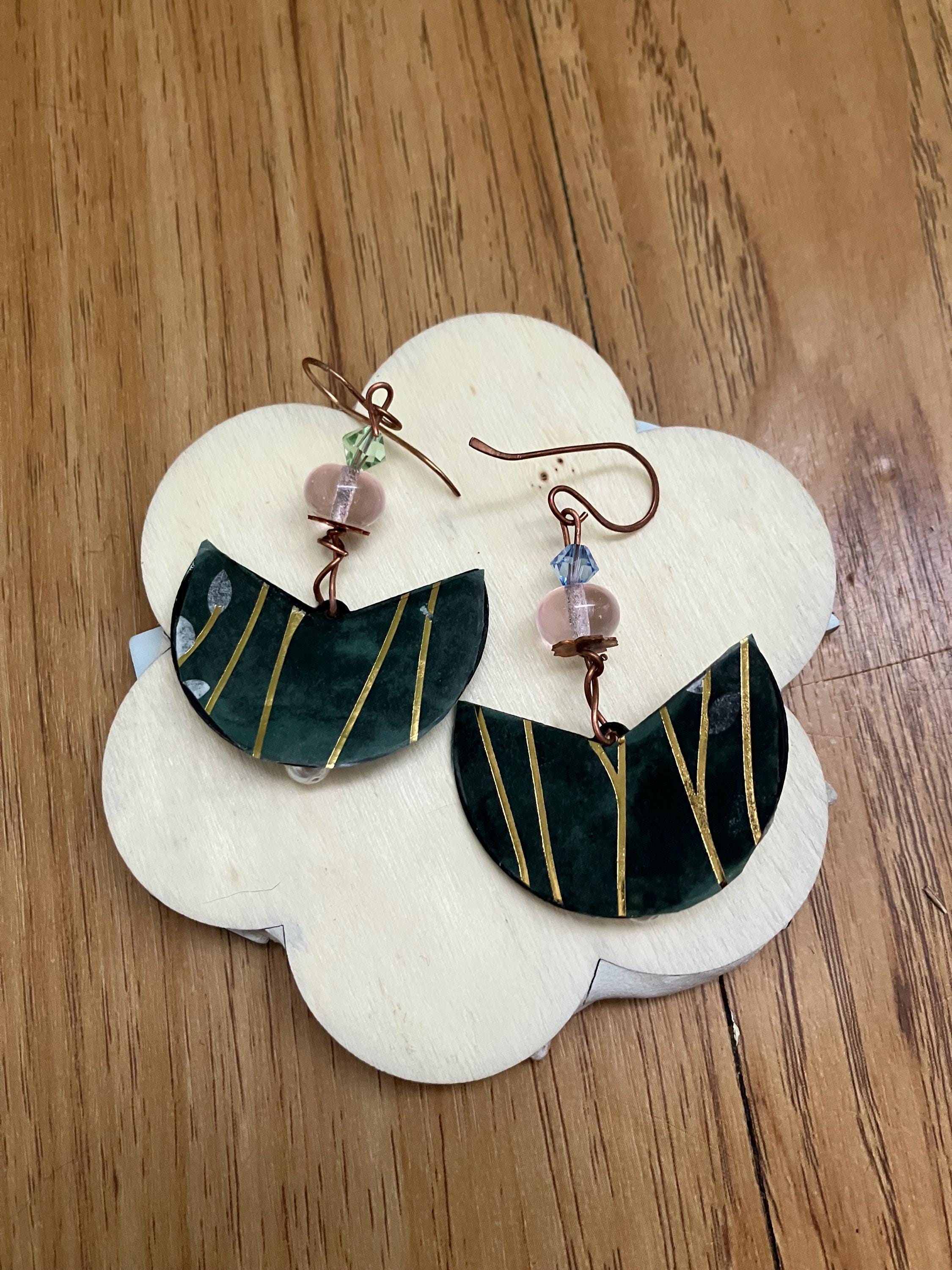 Boucles, Boucles japonaises, cuivre émaillé, verre filé, cristal Swarovski