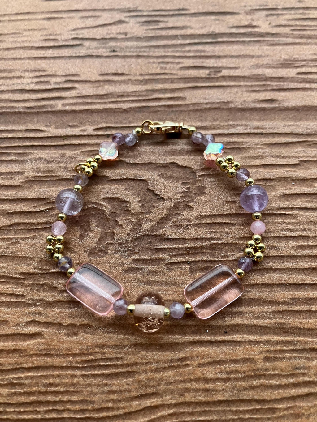 bracelet chic semi précieuse amétrine, cacoxenite, quartz rose, plaqué or, verre filé d art et verre tchèque