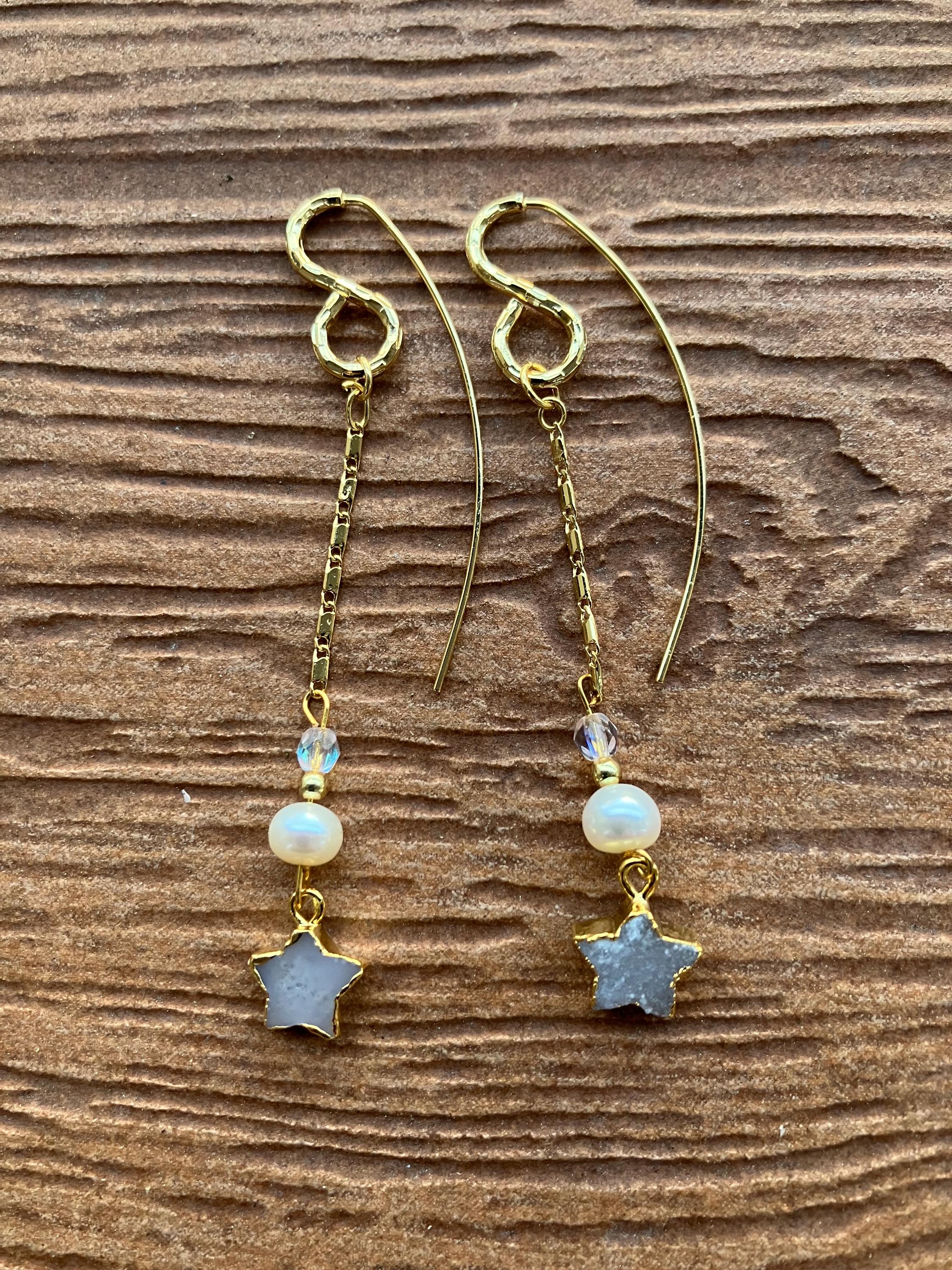 Longues boucles modernes plaqué or, perles de culture et semi précieuse agate Druzy