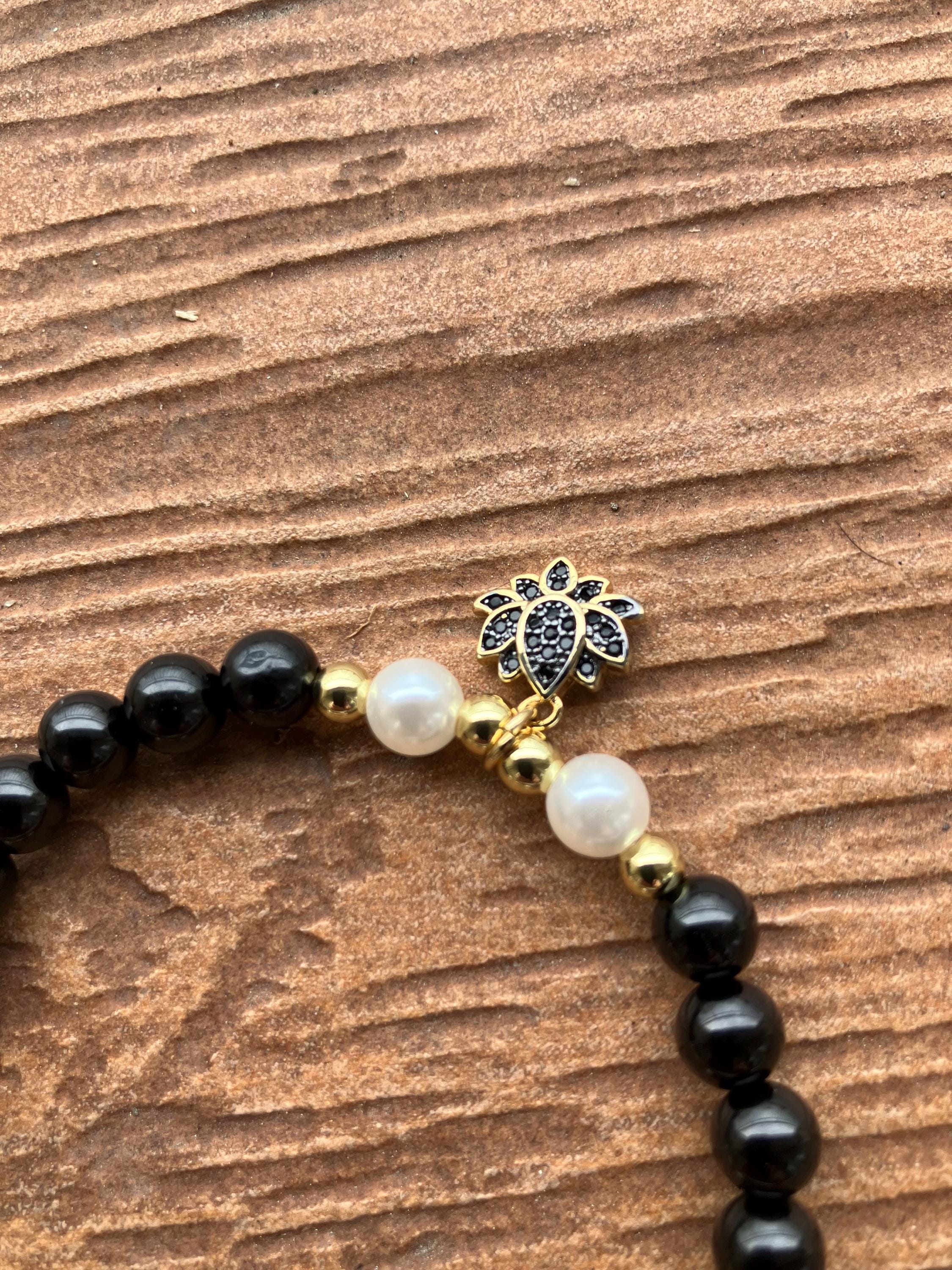 bracelet chic minimaliste semi précieuse spinelle, plaqué or, nacre Swarovski