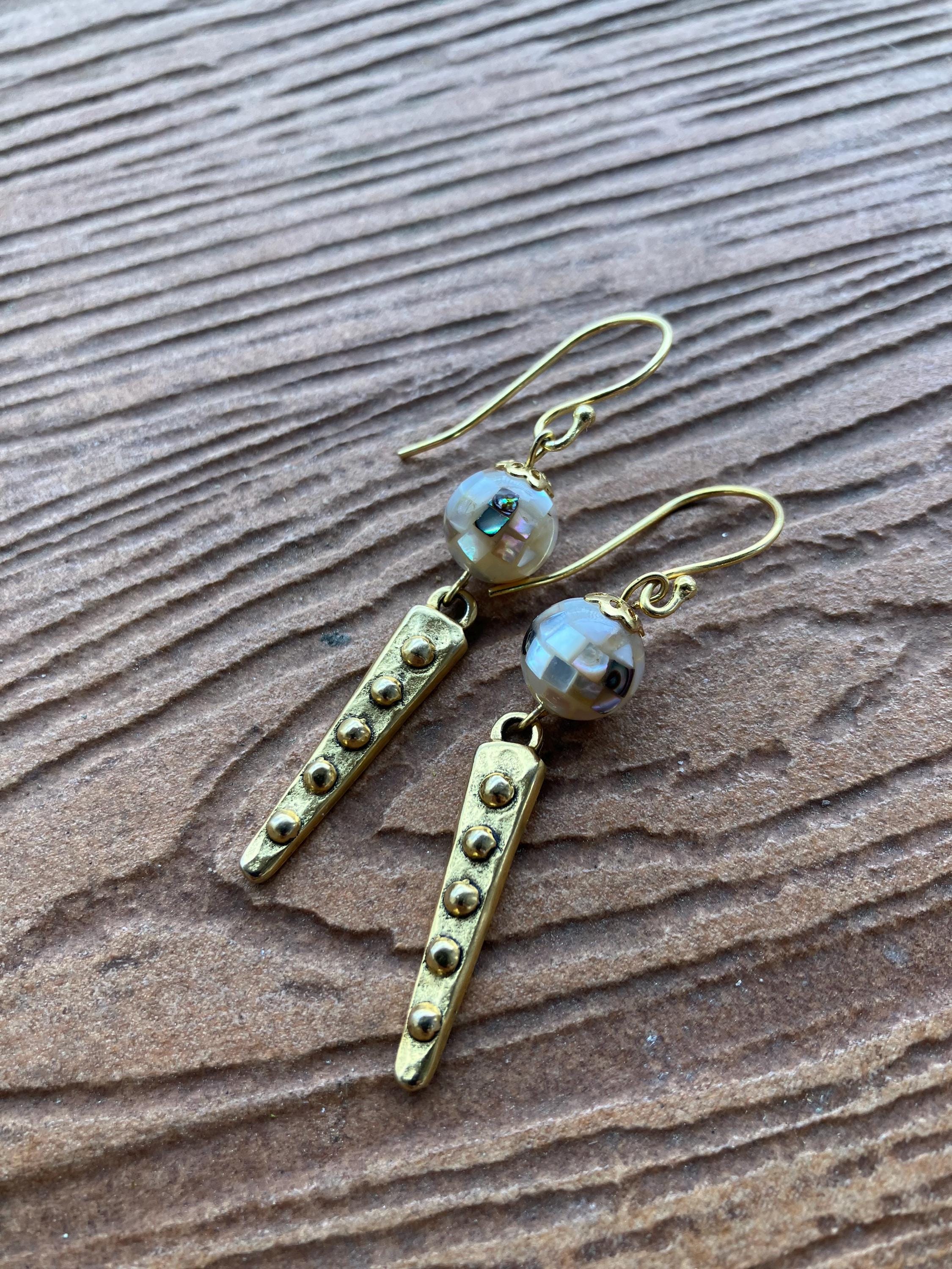 Boucles, boucles modernes, étain massif doré, coquille d ormeau, grade AA