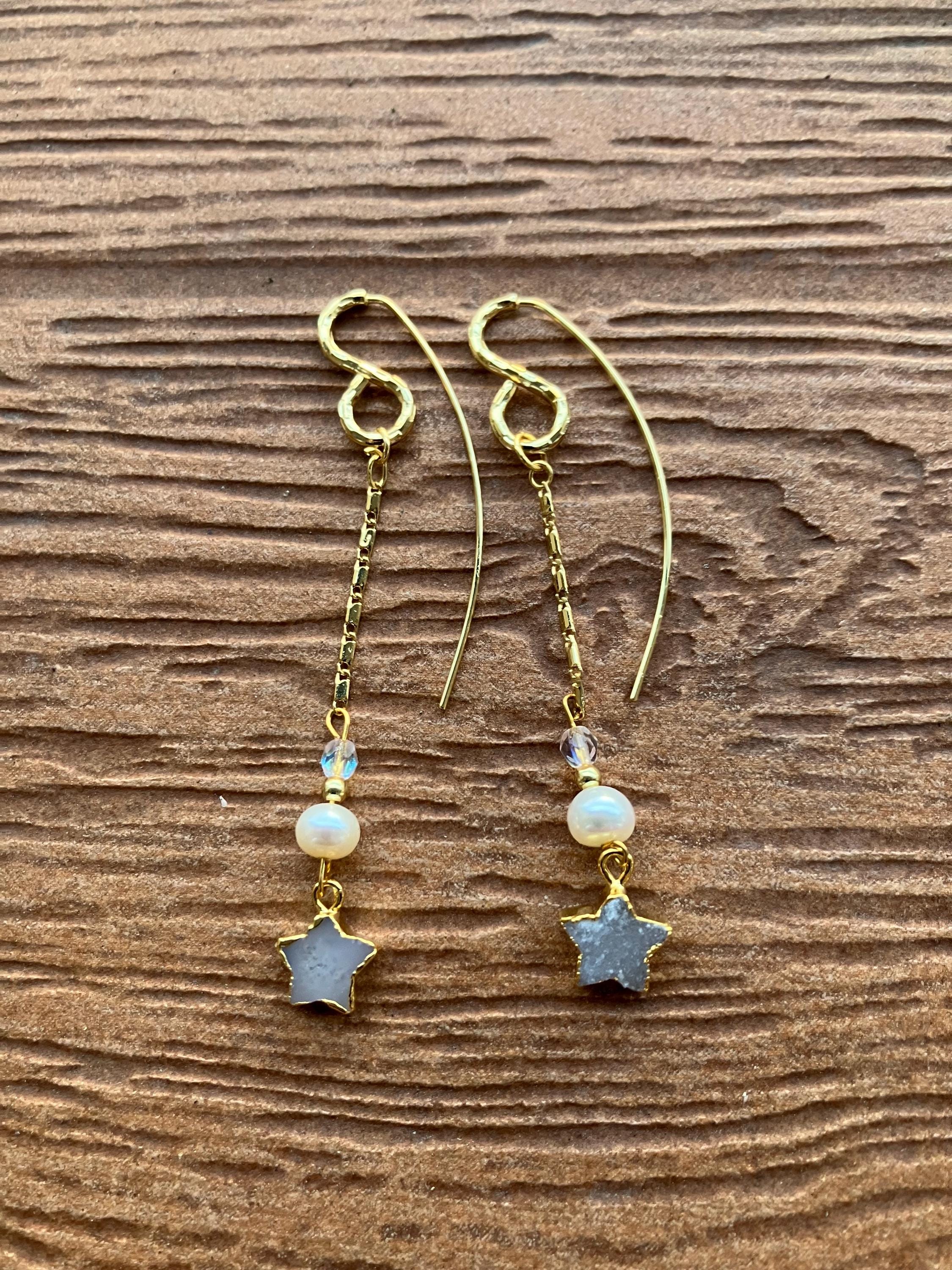 Longues boucles modernes plaqué or, perles de culture et semi précieuse agate Druzy