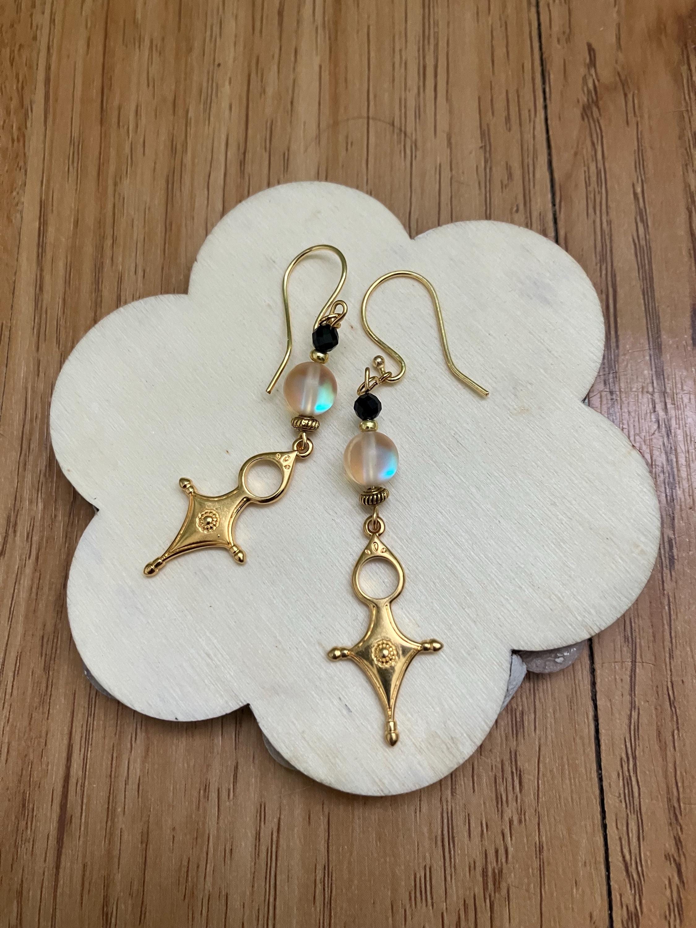 Boucles, Longues boucles ethniques en laiton doré à l or fin, semi précieuse spectrolite et onyx facette