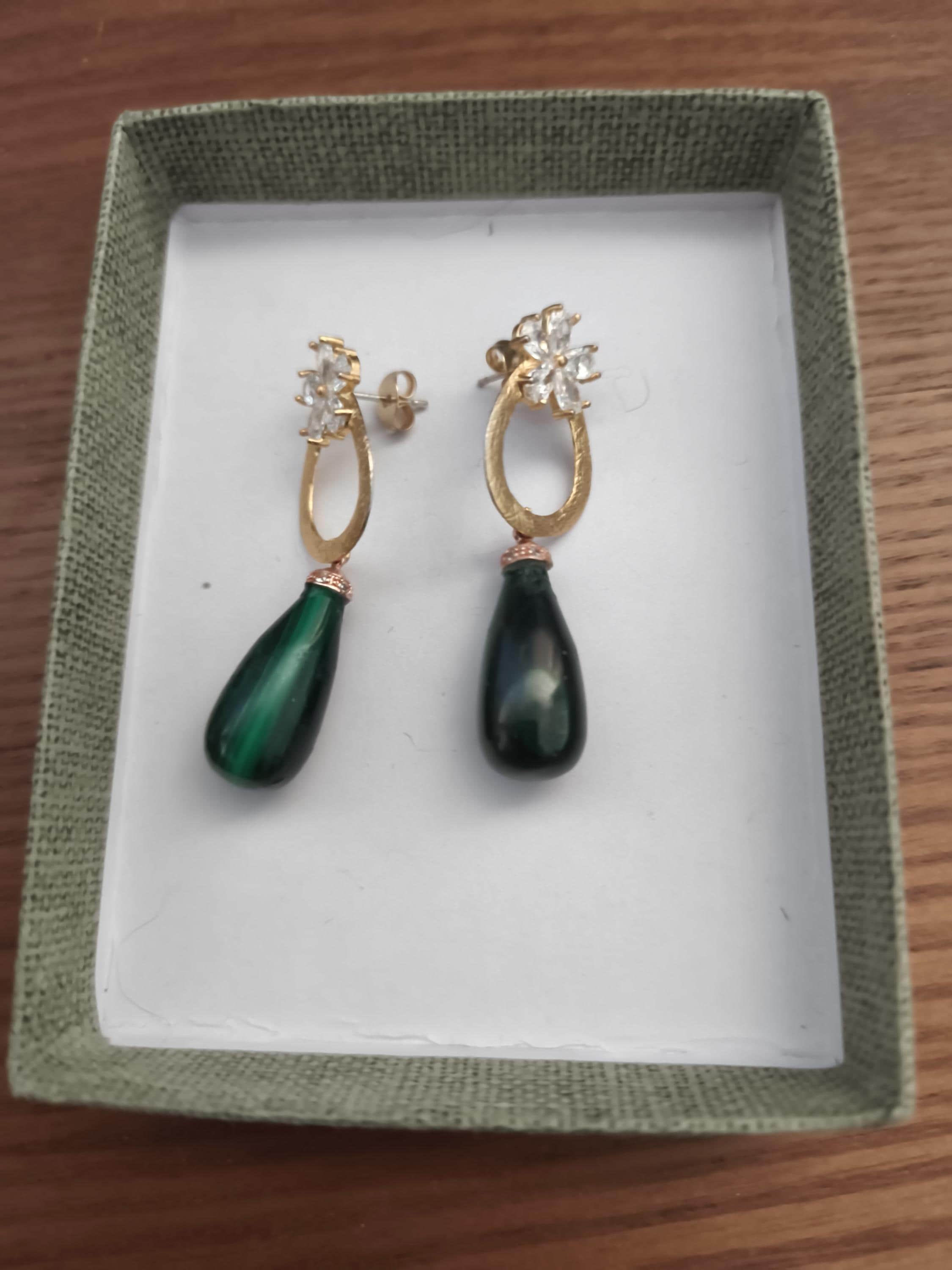 boucles semi précieuses en malachite et plaque or