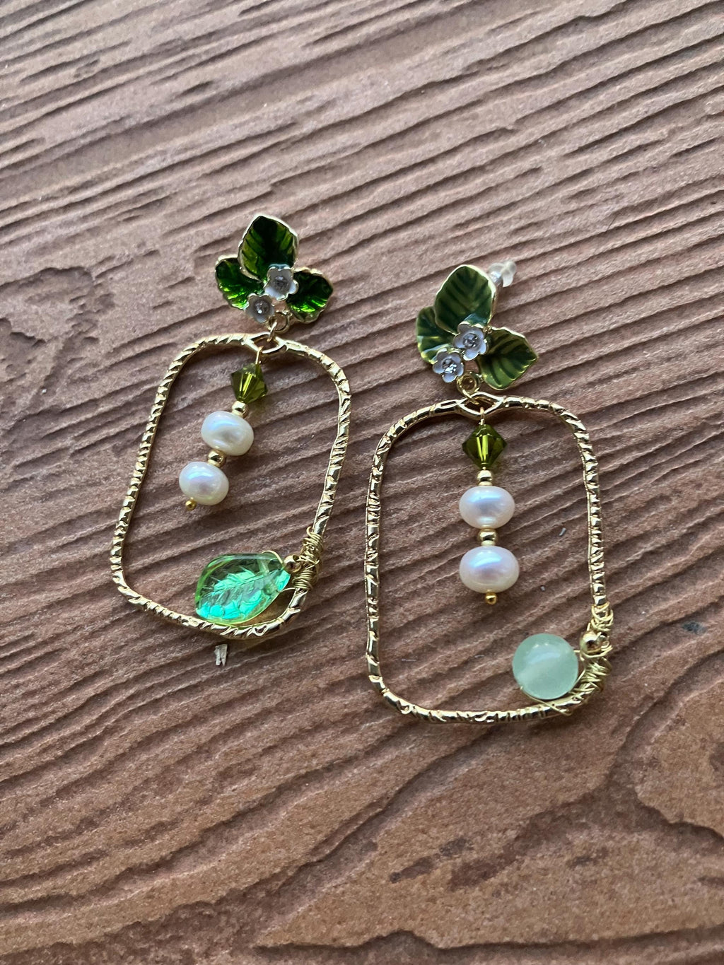 boucles bohème rétro anneaux rectangulaires martelés, perles de culture, aventurine et cristal Swarovski