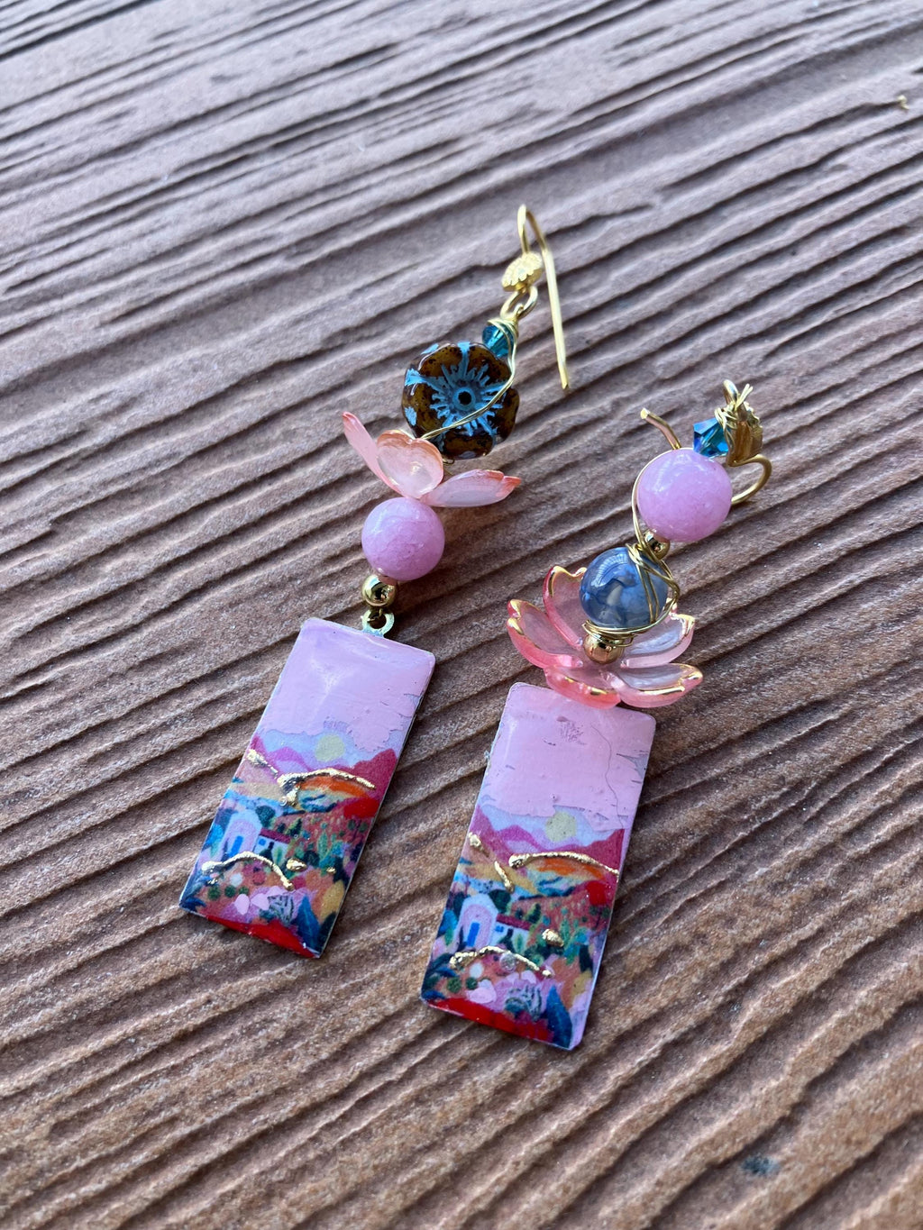 boucles d oreilles dépareillées artistiques en laiton peint et semi précieuse