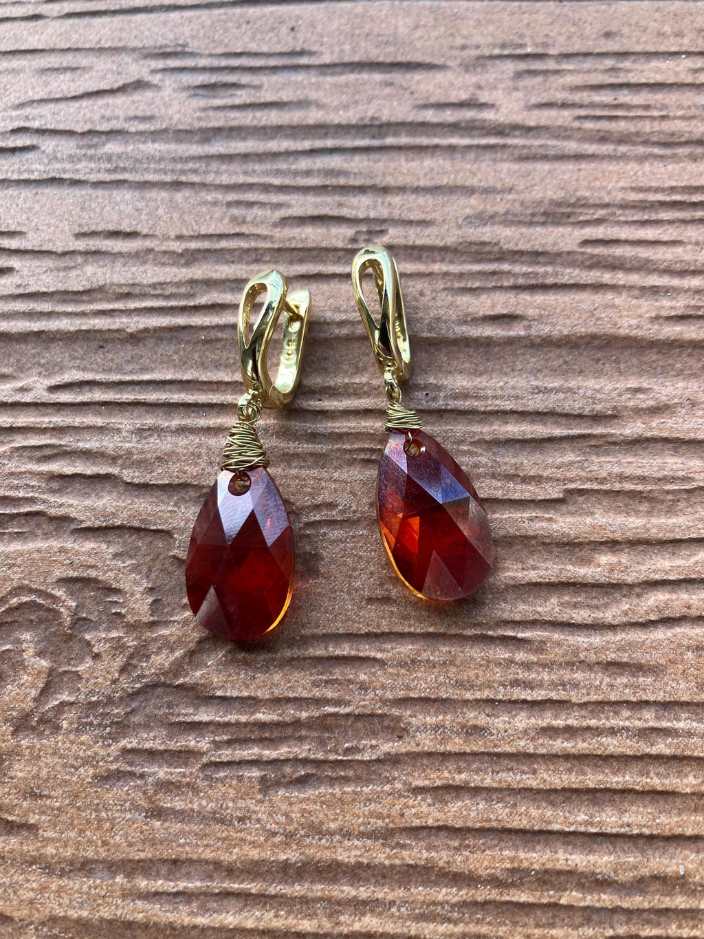 bouclés gouttes en plaqué or et cristal primero rouge