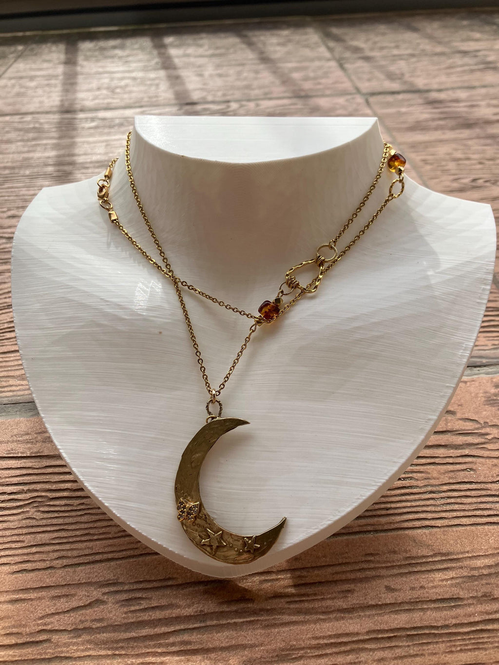 Sautoir, long sautoir moderne, plaqué or 18k avec lune, bronze massif, pierres semi précieuse, ambre de la baltique