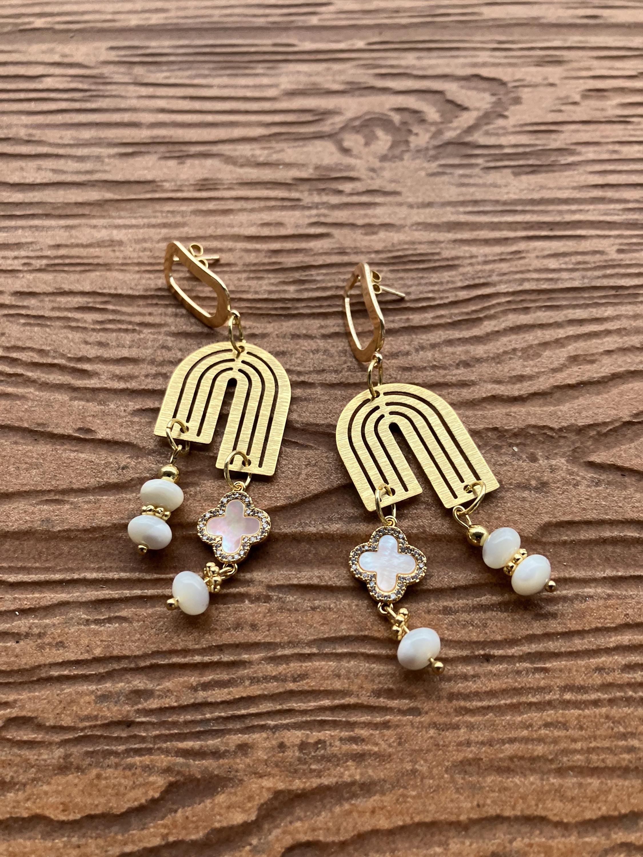 Collection fêtes - Boucles modernes chic en plaqué or, nacre et coquillage naturel