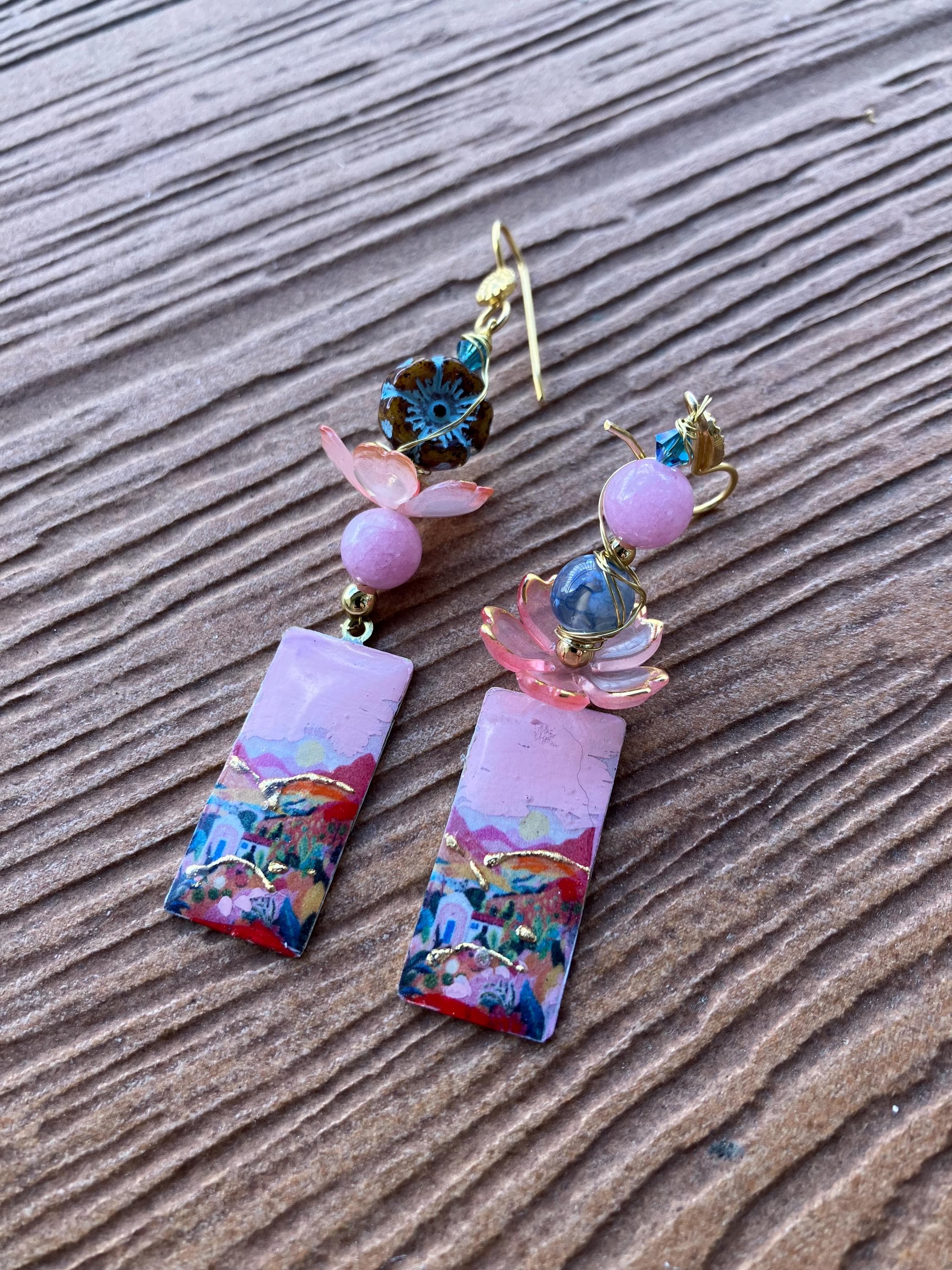 boucles d oreilles dépareillées artistiques en laiton peint et semi précieuse