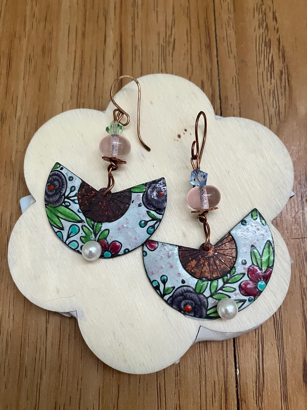 Boucles, Boucles japonaises, cuivre émaillé, verre filé, cristal Swarovski