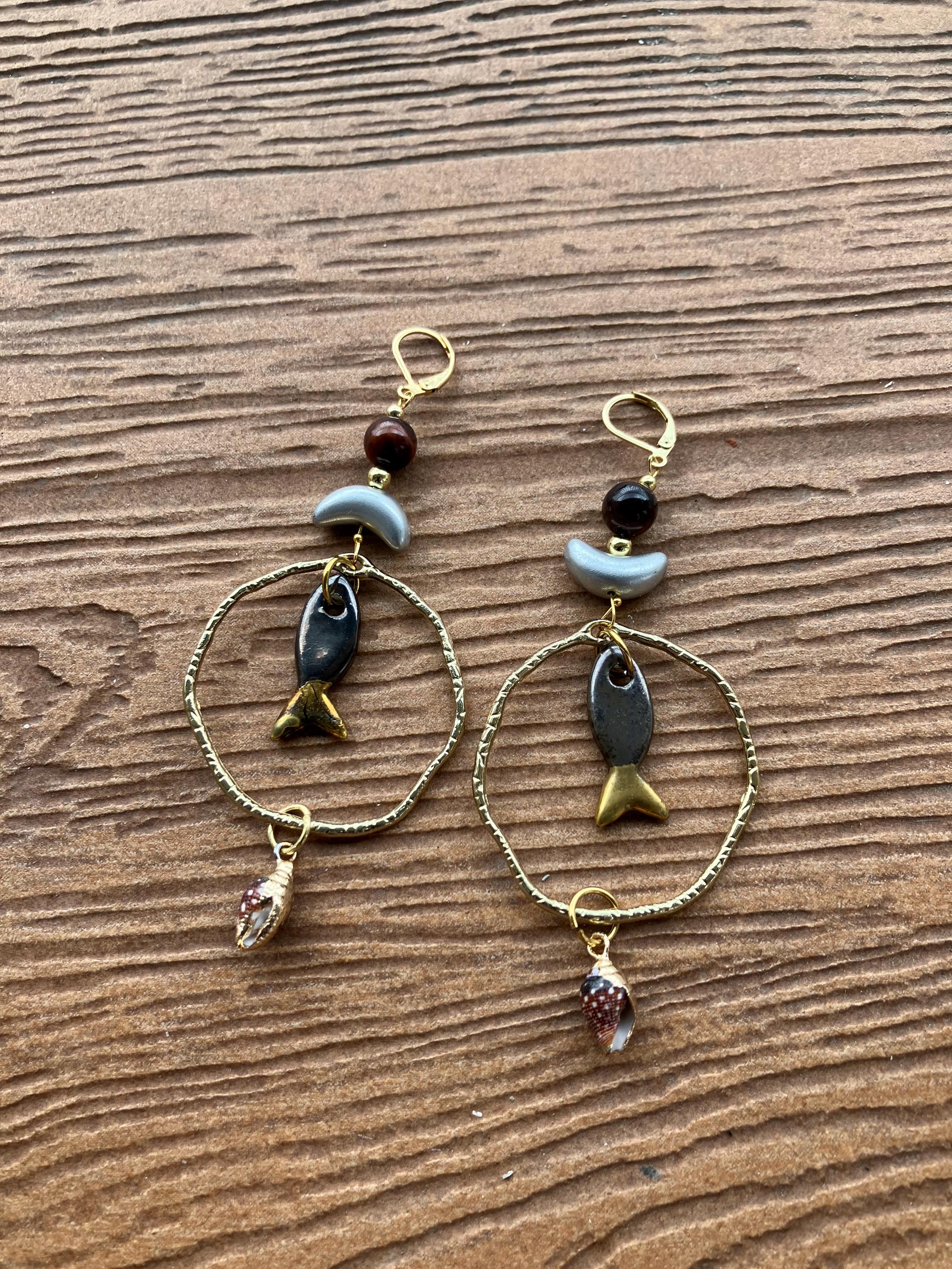 longues boucles dépareillées originales poissons et coquillages