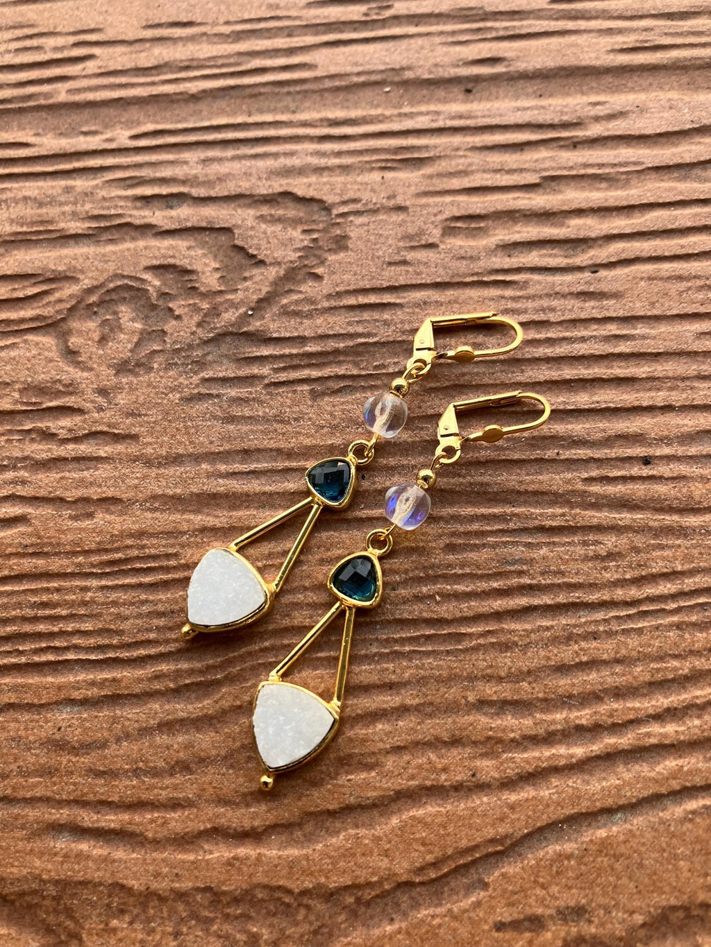 boucles chic minimaliste semi précieuse agate blanche druzy et topaze
