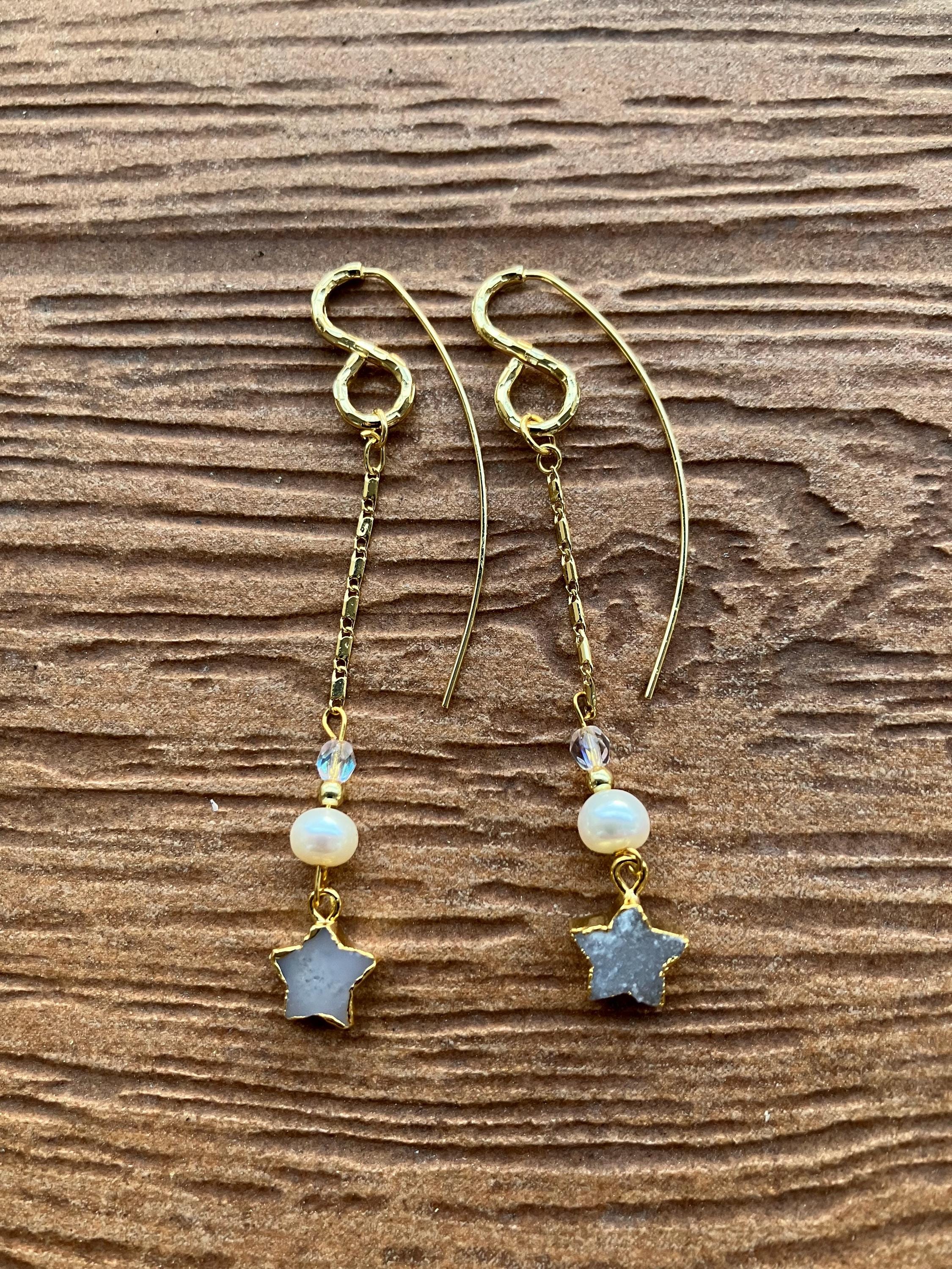 Longues boucles modernes plaqué or, perles de culture et semi précieuse agate Druzy