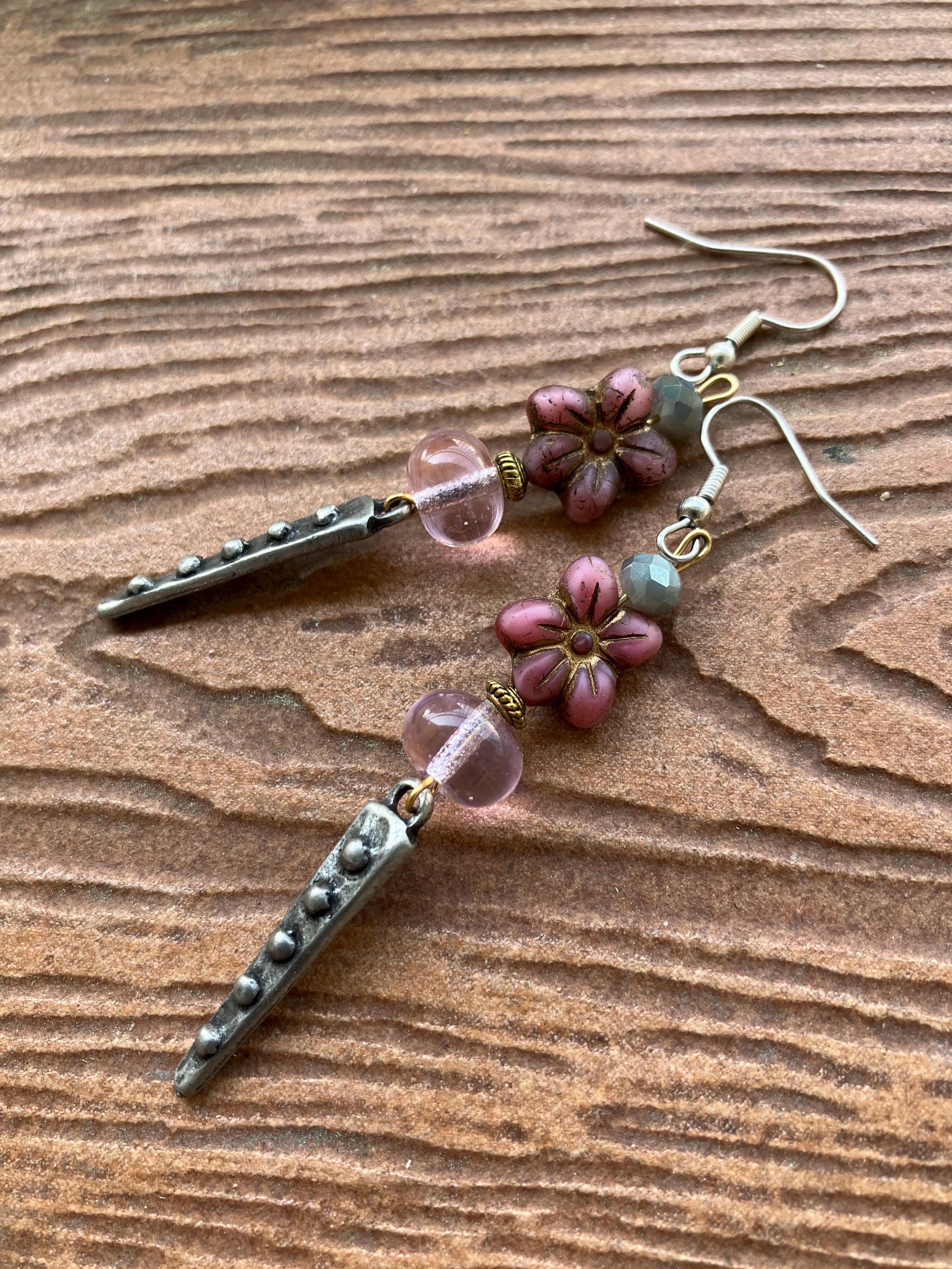 Boucles, boucles fleurs, boucles originales, etain, verre filé, boucles roses, boucles grises