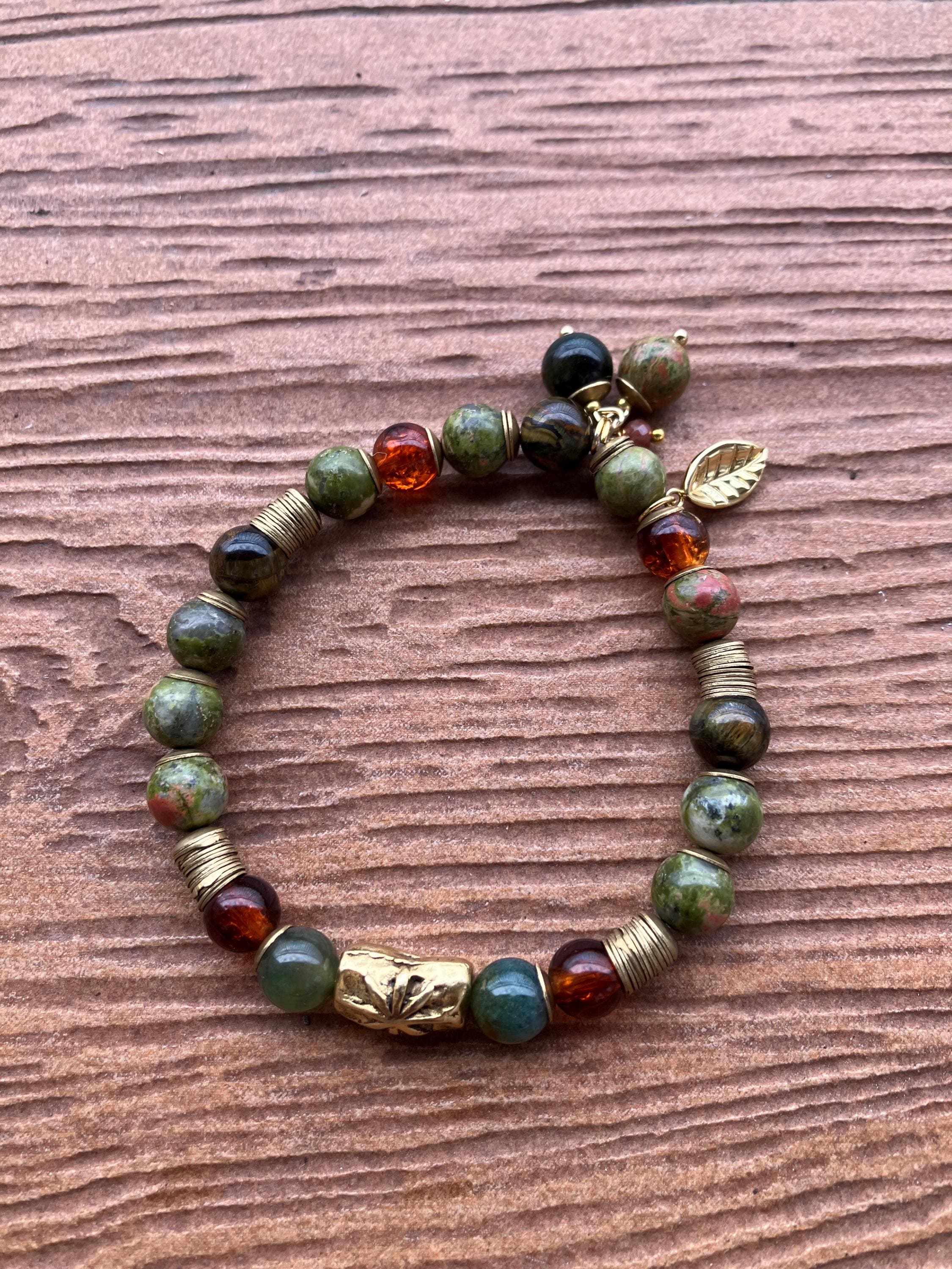 Bracelet ethnique chic semi précieuse unakite, œil de tigre, jade vert, étain massif et verre indien