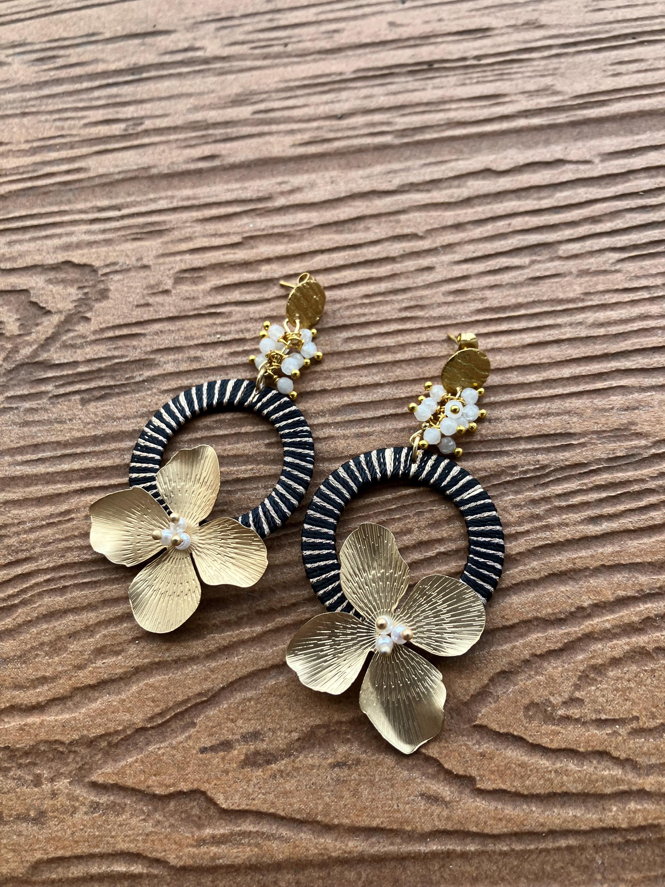 longues boucles originales en acier inoxydable et semi précieuse jade blanc facettée