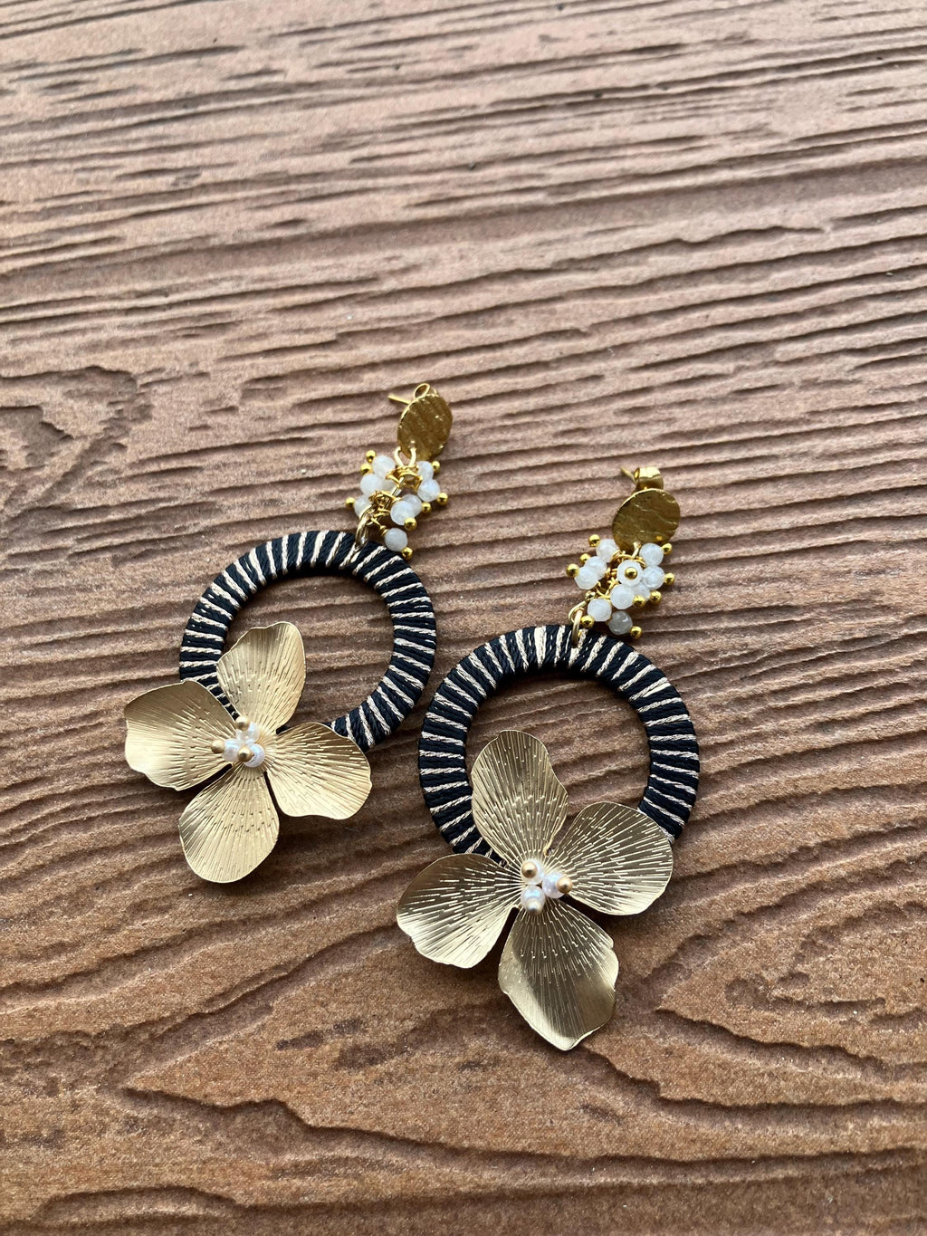 longues boucles originales en acier inoxydable et semi précieuse jade blanc facettée