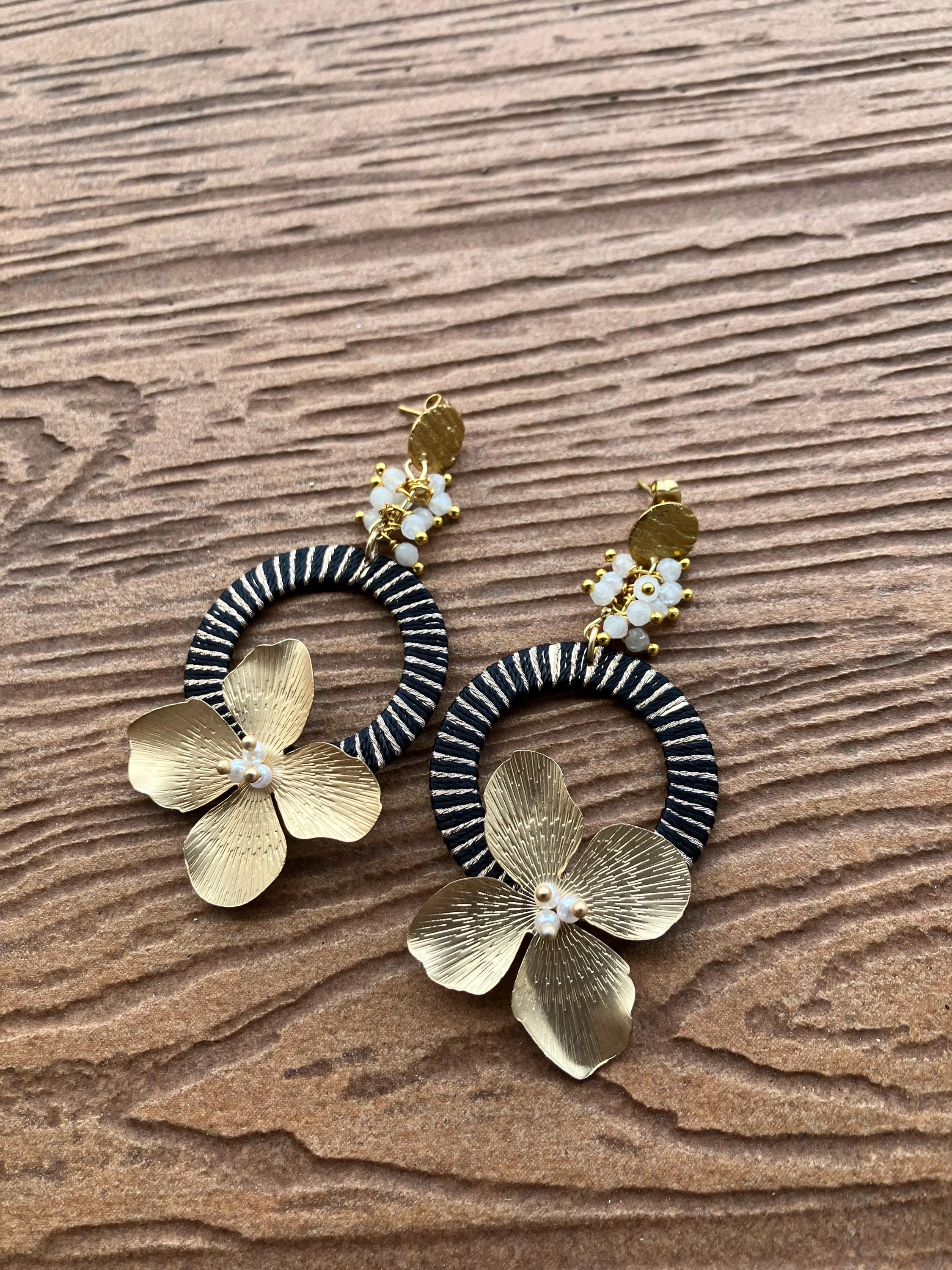 longues boucles originales en acier inoxydable et semi précieuse jade blanc facettée