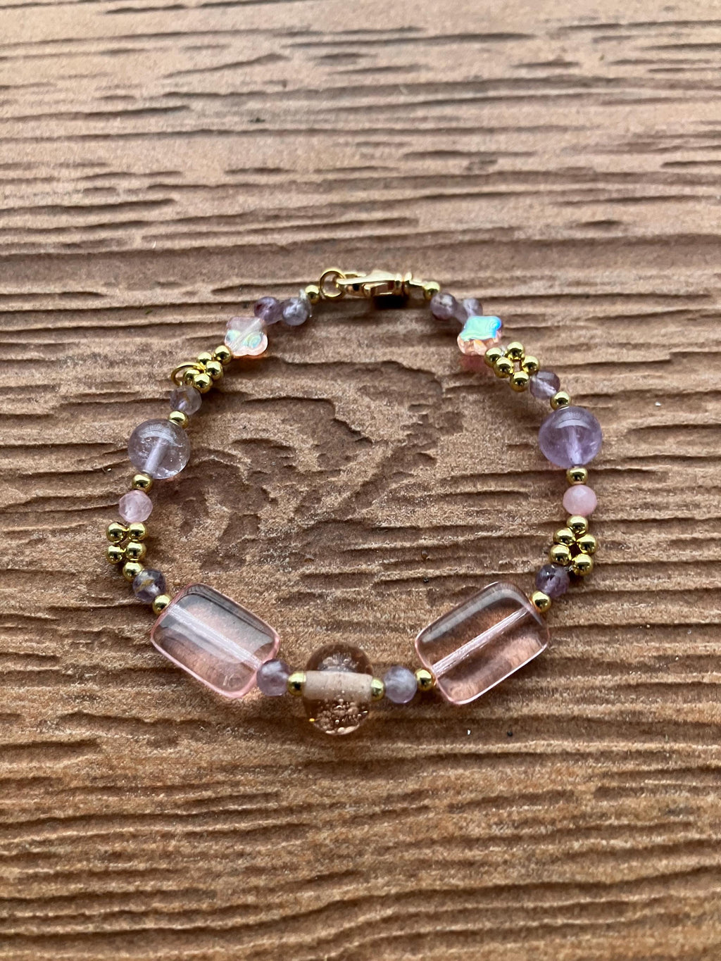 bracelet chic semi précieuse amétrine, cacoxenite, quartz rose, plaqué or, verre filé d art et verre tchèque